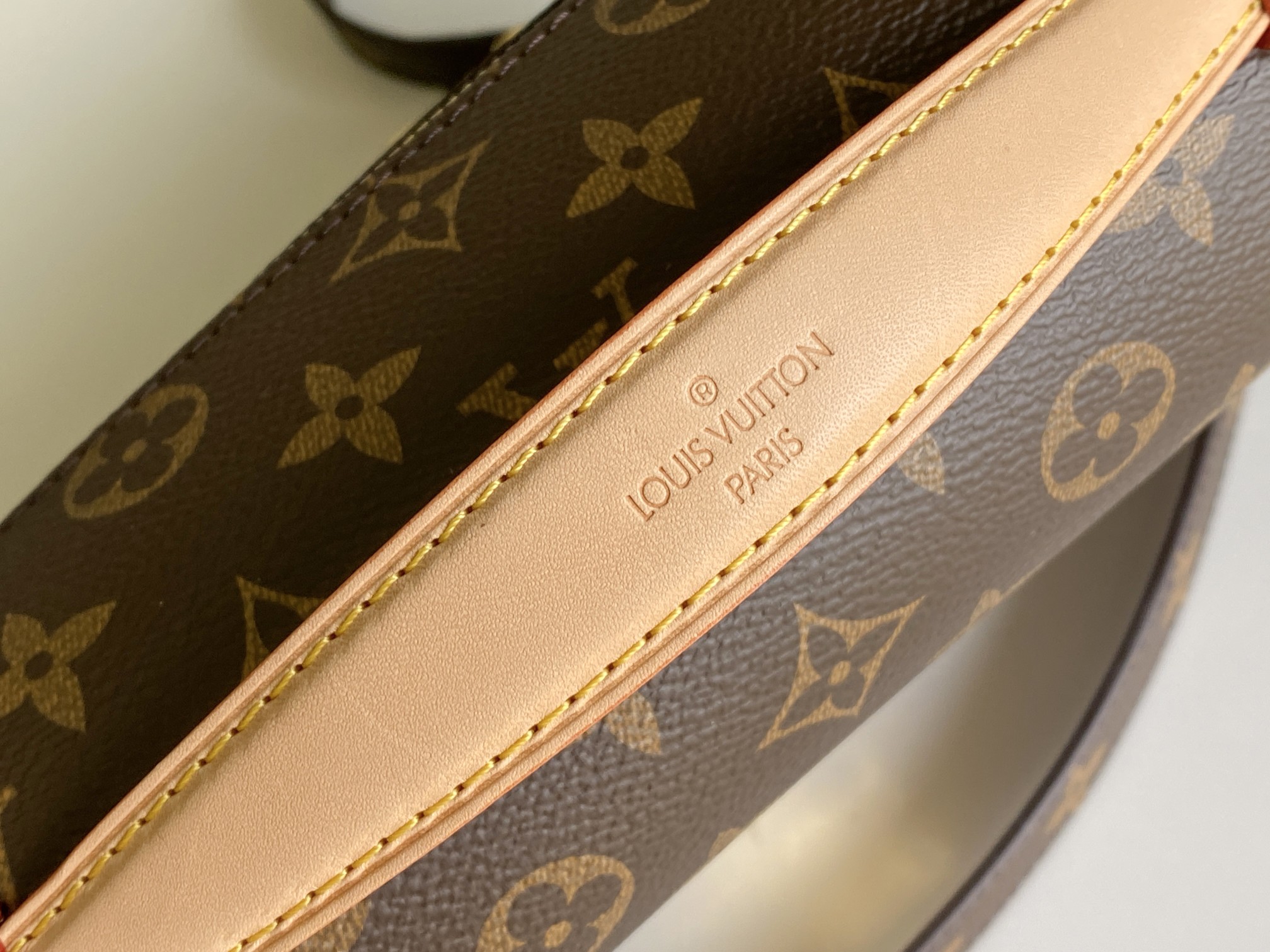 Louis Vuitton Pochette Métis Crossbody Bag in Monogram Canvas - Image 5