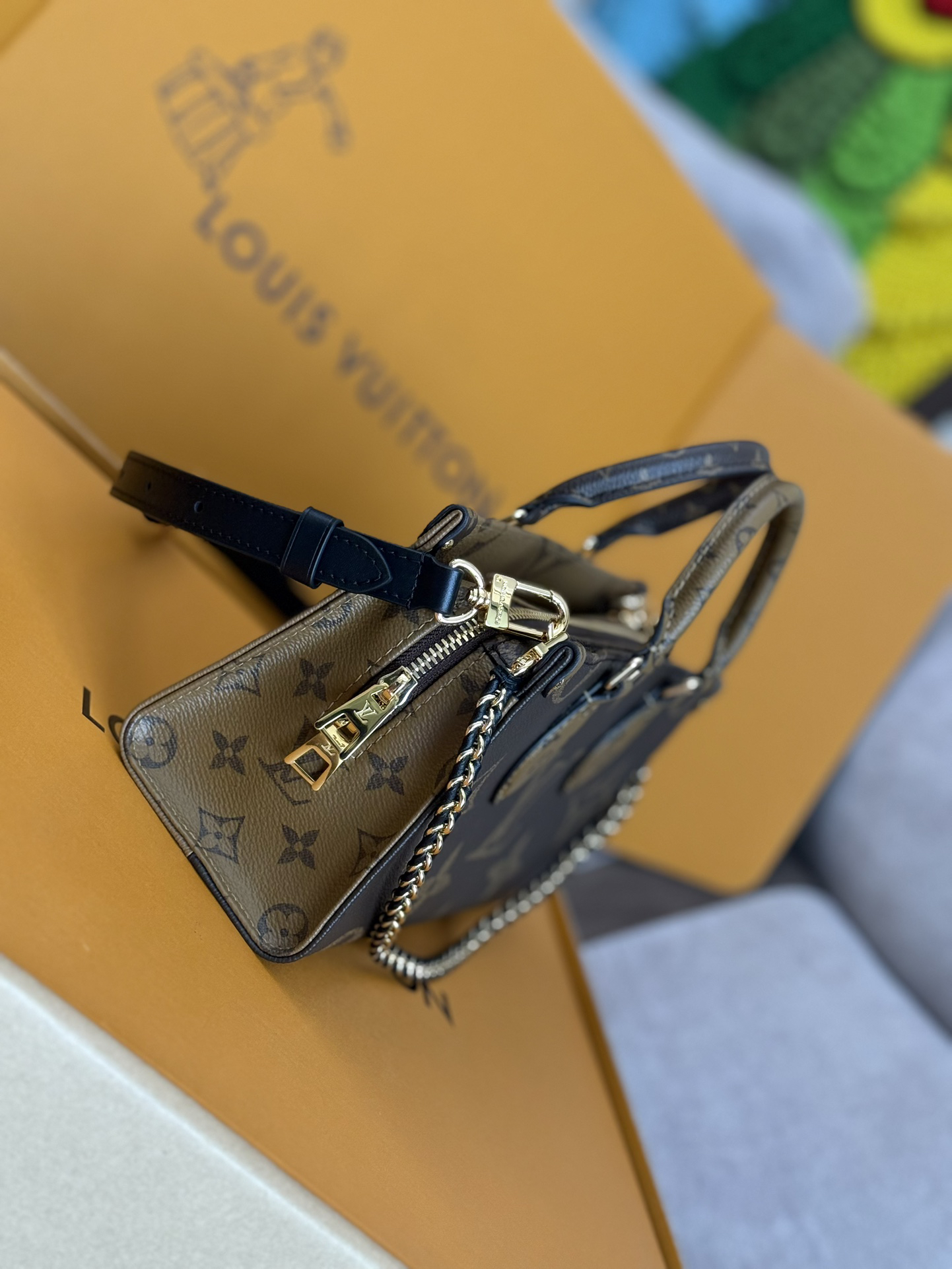 Louis Vuitton OnTheGo East West Handbag in Monogram Giant Canvas - Image 5