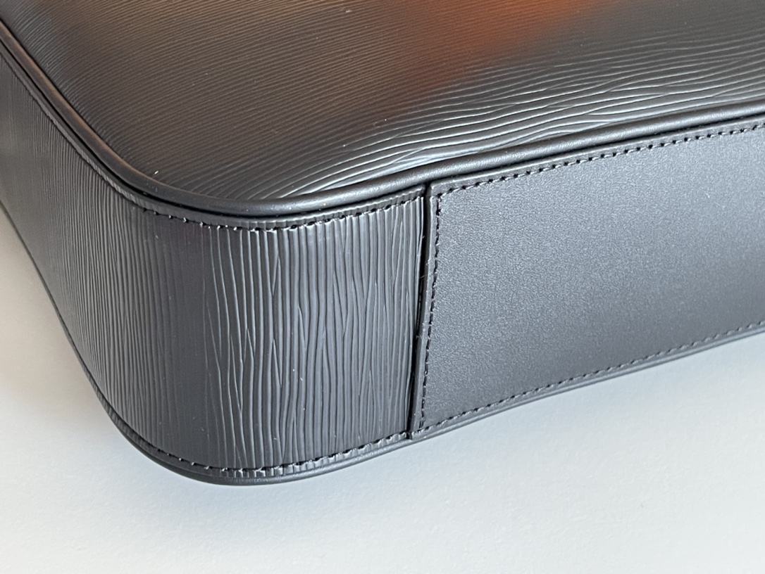 Louis Vuitton Dandy Medium Briefcase in Black Epi Leather - Image 5