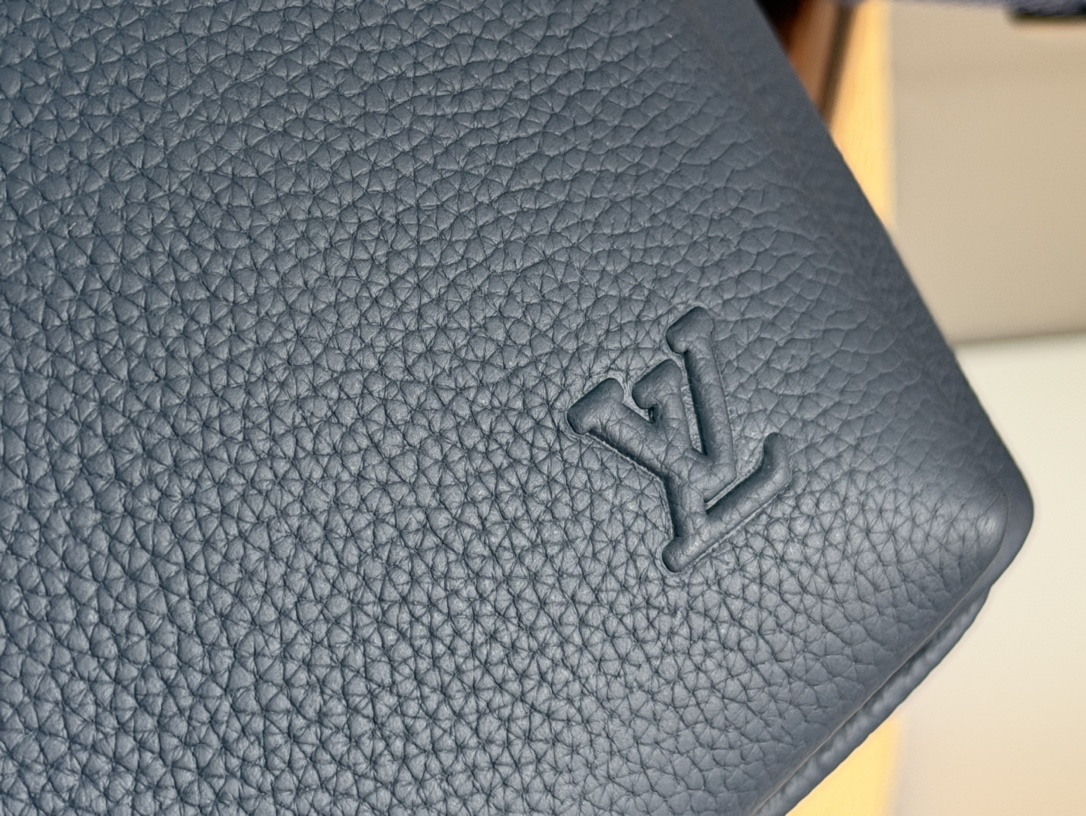 Louis Vuitton Discovery Work Briefcase M26022 - Image 5