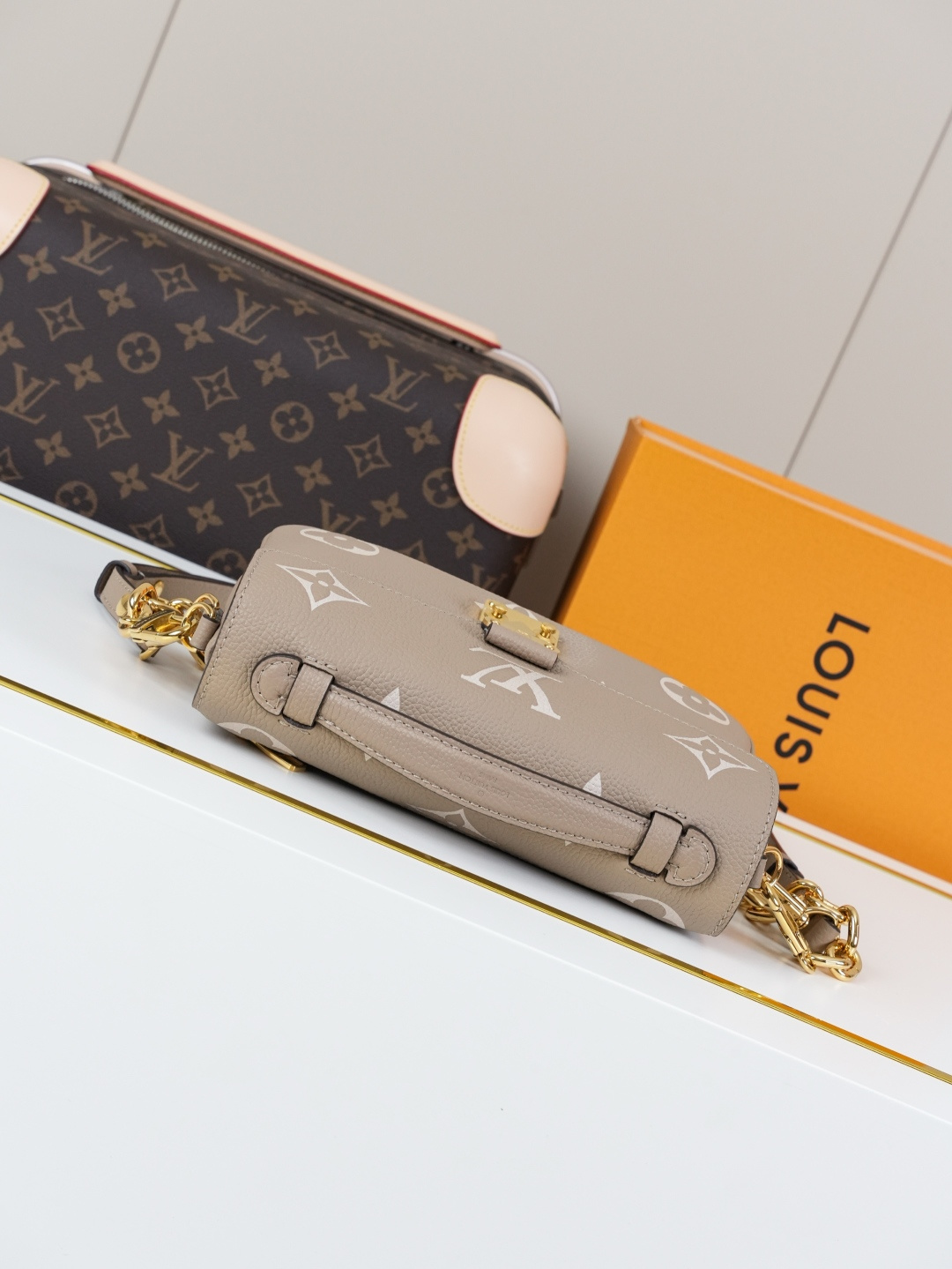 Louis Vuitton Pochette Métis East West Shoulder Bag - Image 5