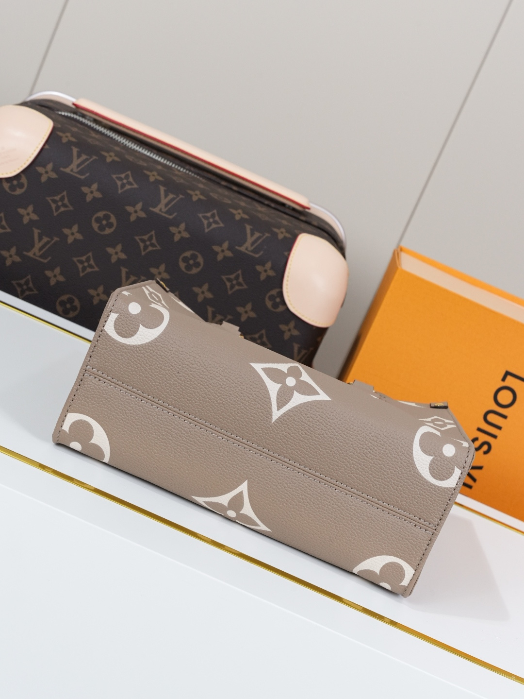 Louis Vuitton Onthego PM Tote Bag M45779 - Image 5