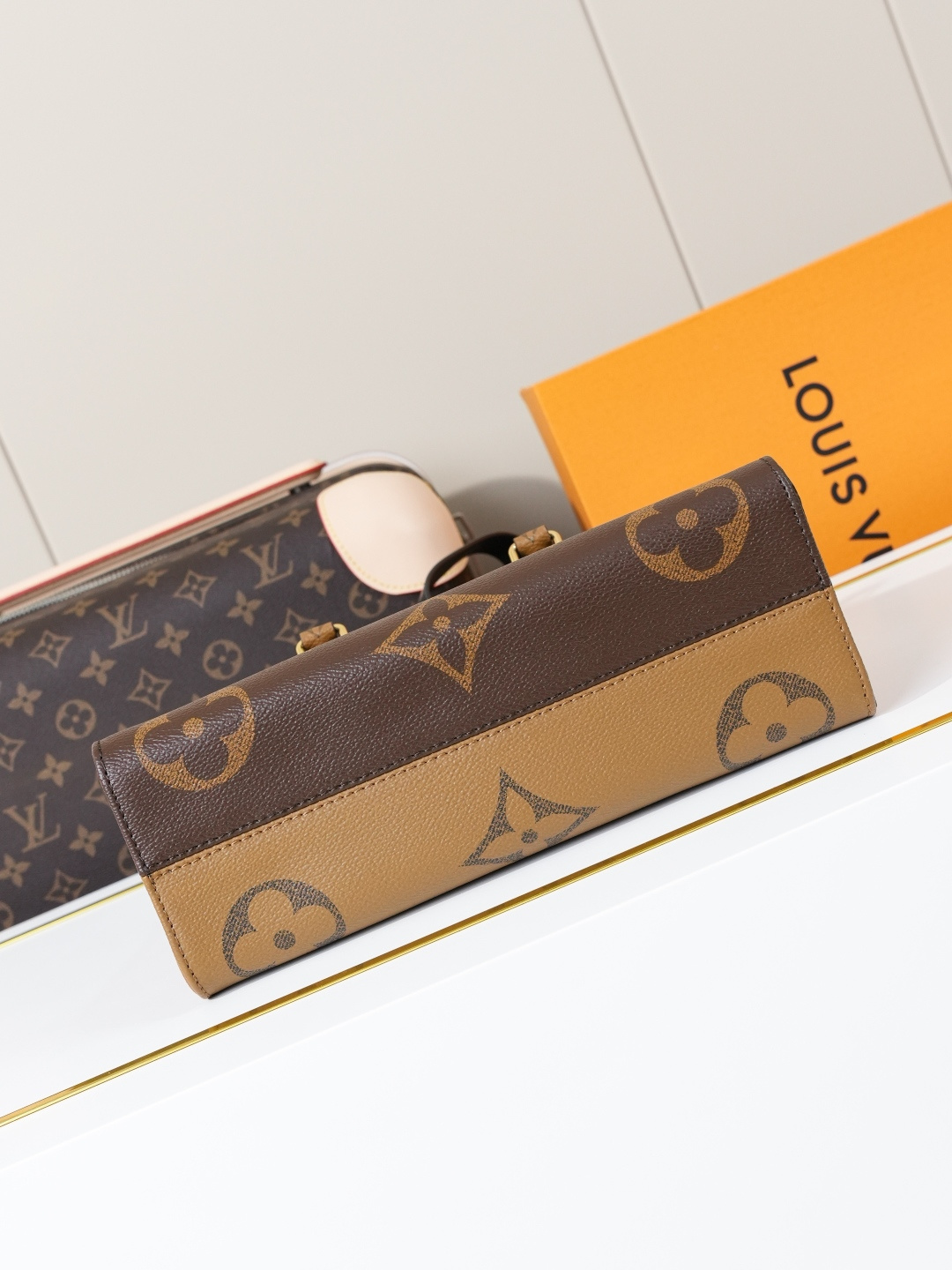 Louis Vuitton OnTheGo East West Bag in Giant Monogram Canvas - Image 5
