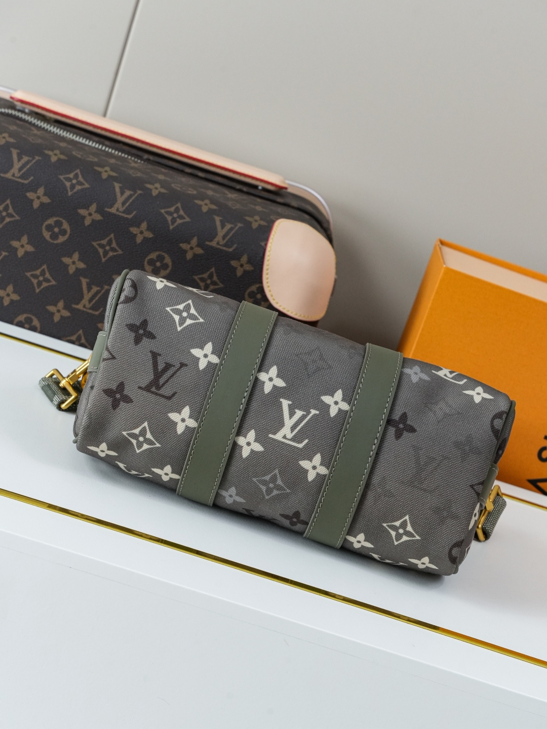 Louis Vuitton Keepall Bandoulière 25 Travel Bag in Monogram Surplus - Image 5