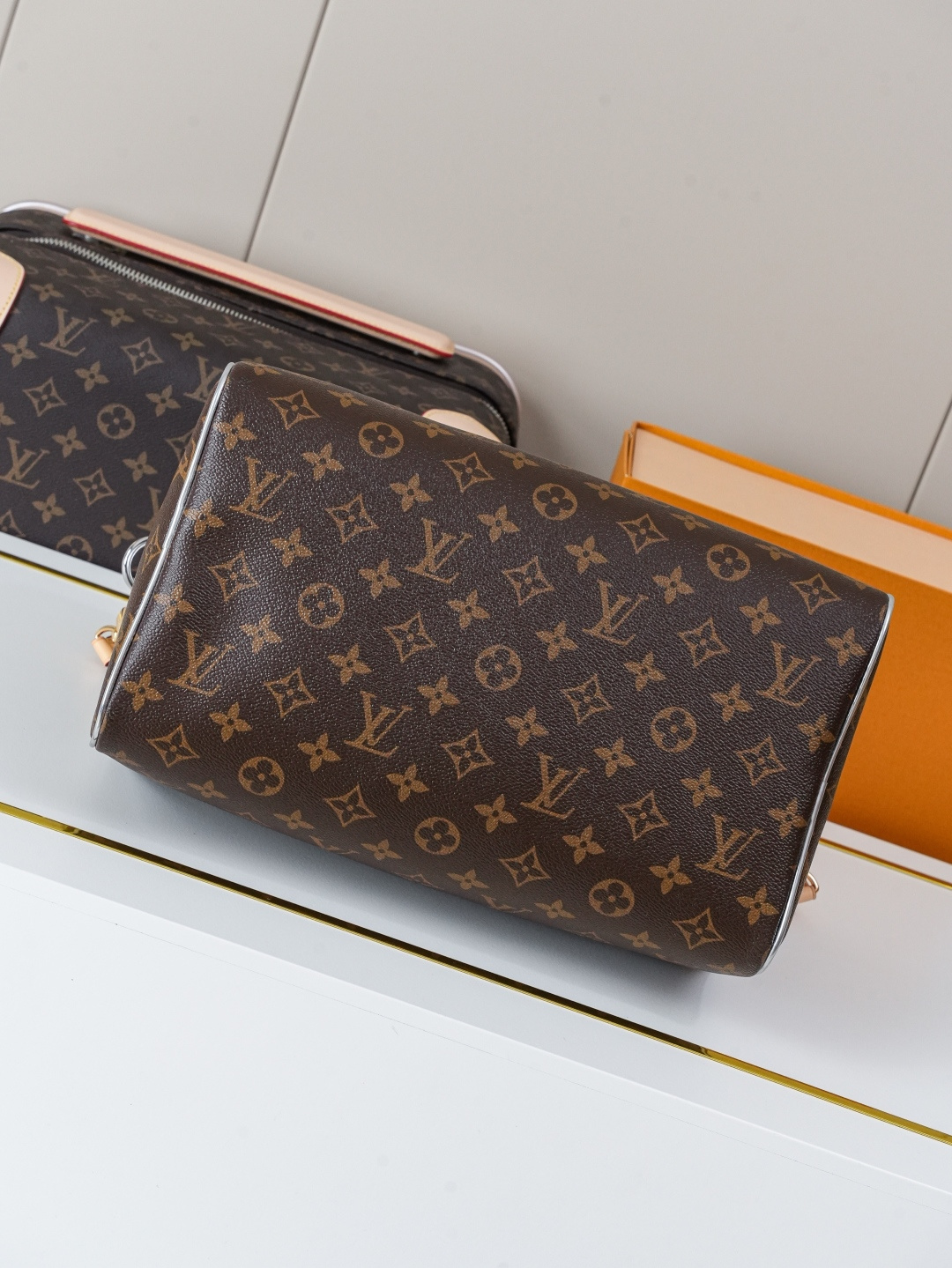 Louis Vuitton Speedy Soft 30 Dark Handbag - Image 5
