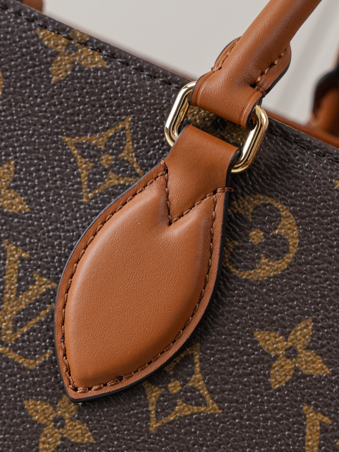 Louis Vuitton OnTheGo Monogram Organizer Tote Bag - Image 5