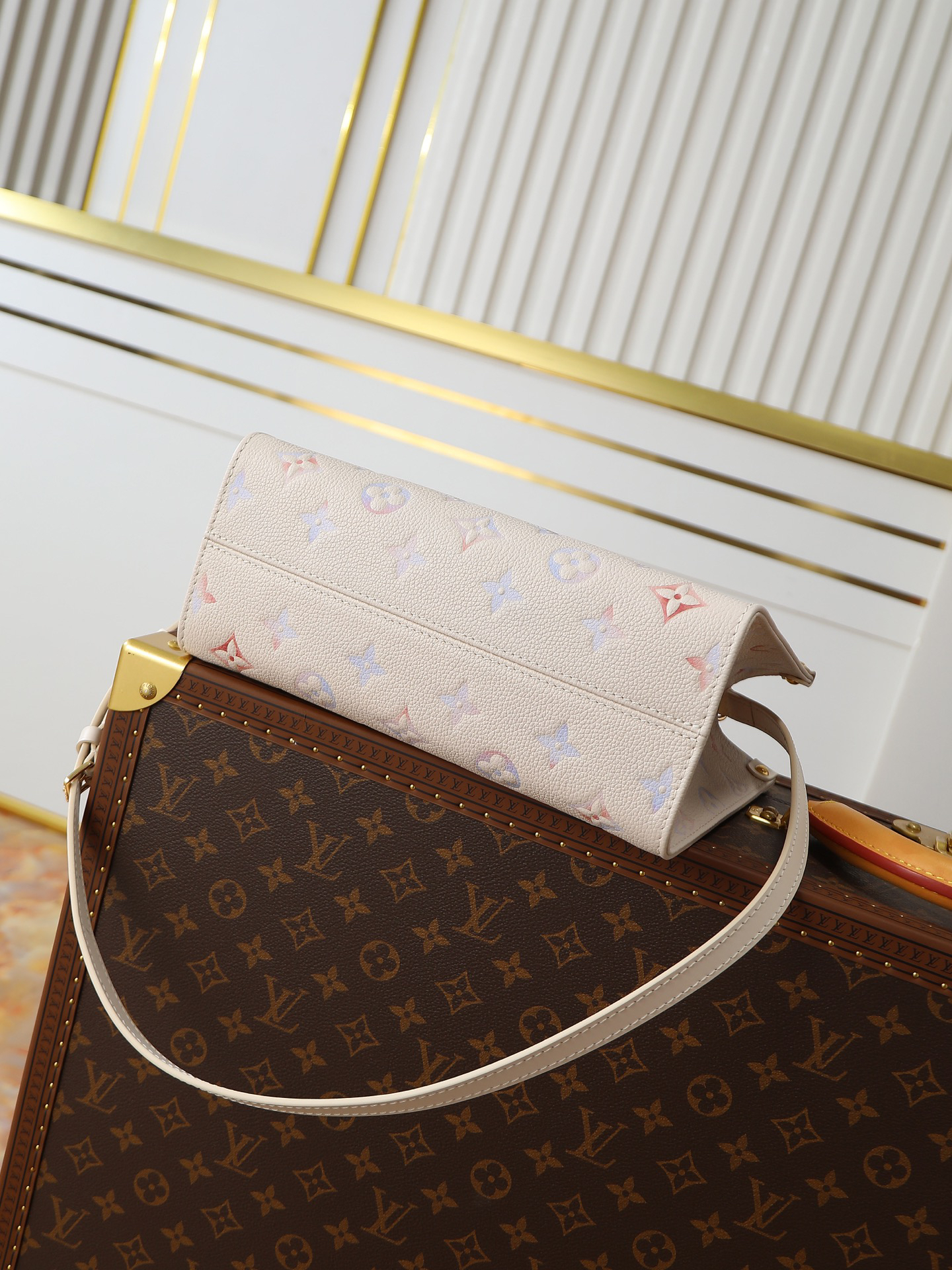 Louis Vuitton OnTheGo Small Handbag in Cream Gradient Monogram Empreinte Leather - Image 5