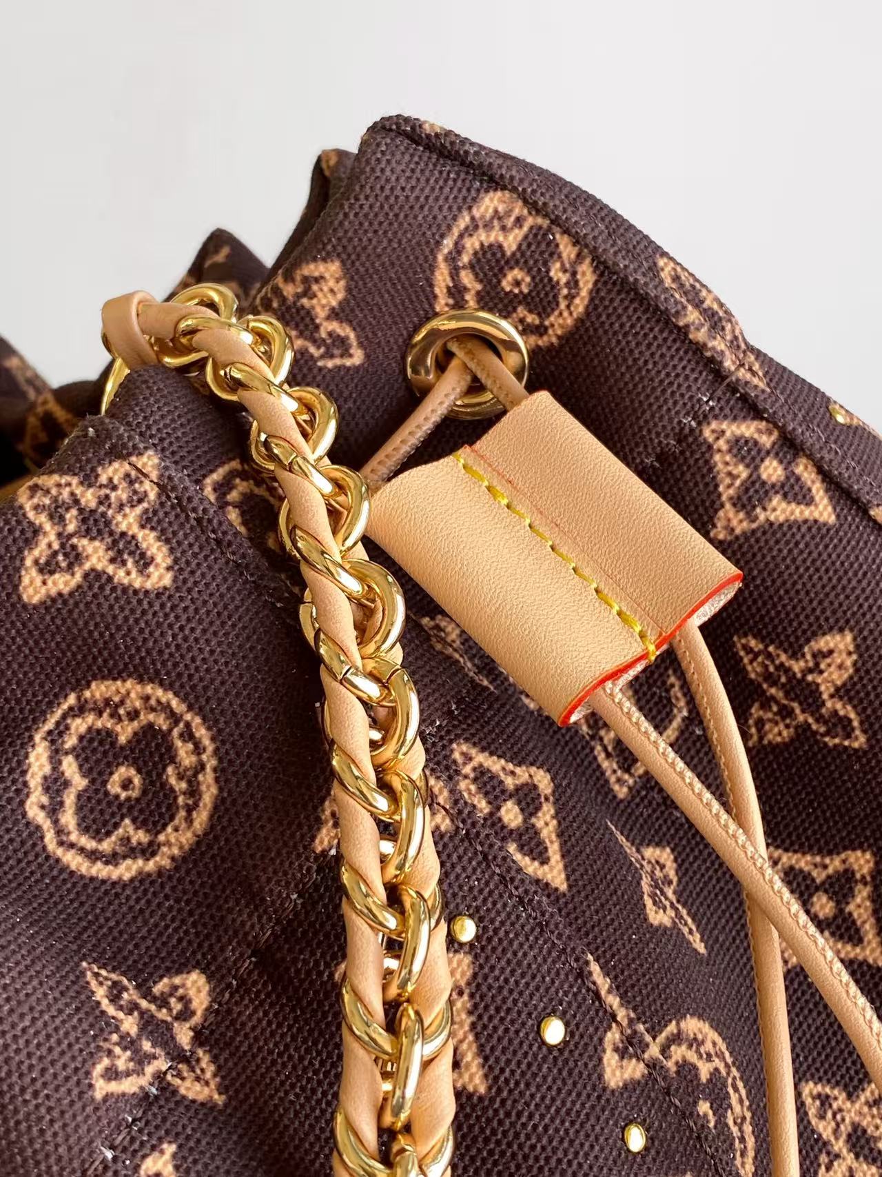 Louis Vuitton Noé Handbag in Monogram Reverse Canvas - Image 5