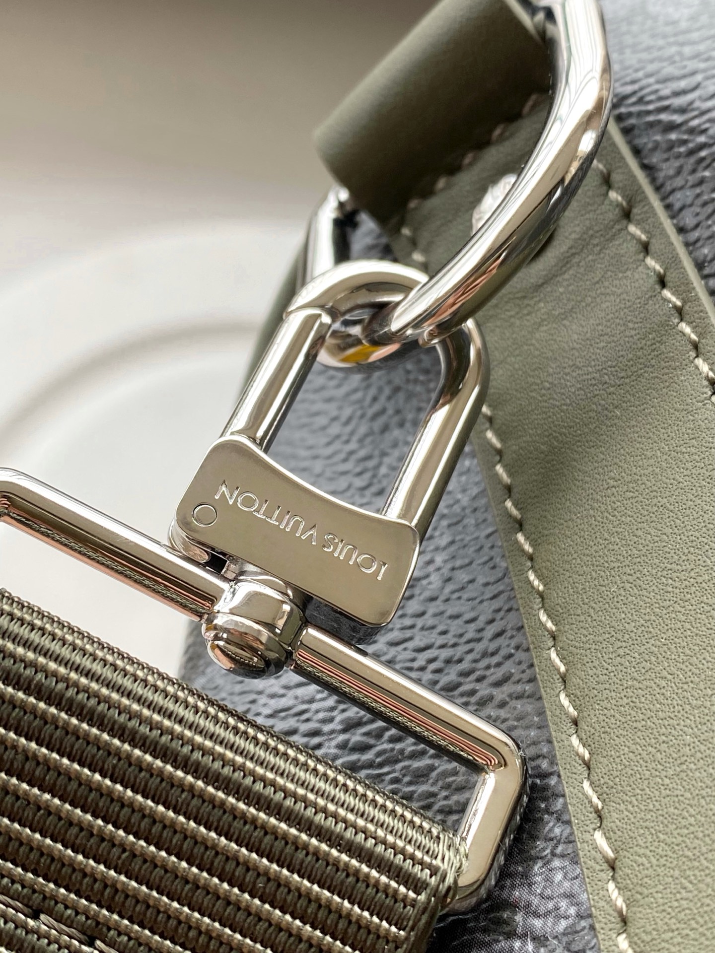Louis Vuitton Keepall Bandouliere 25 Monogram Eclipse Handbag - Image 5