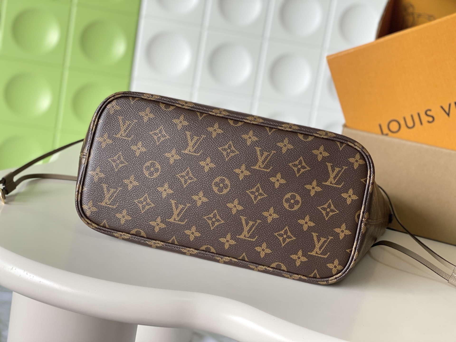 Louis Vuitton Neverfull Inside Out Medium Tote Bag - Image 5