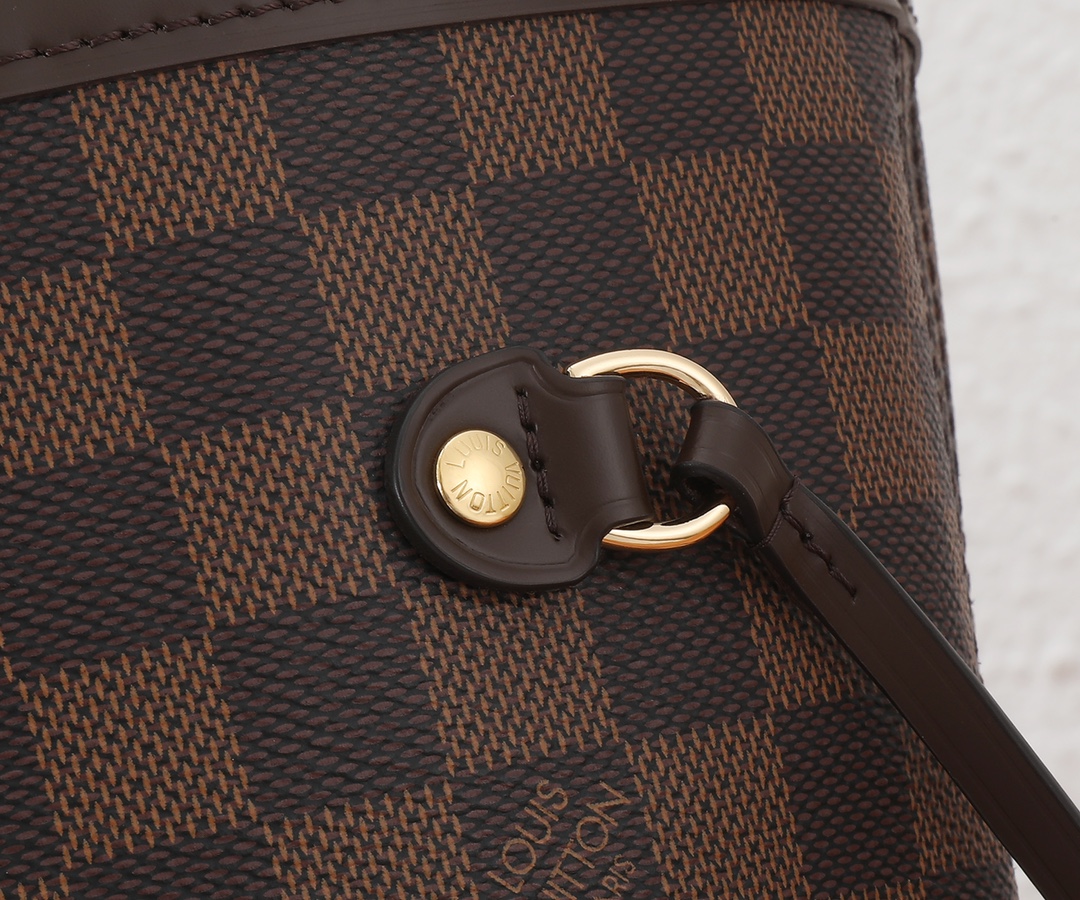 Louis Vuitton Neverfull MM Tote Bag - Image 5