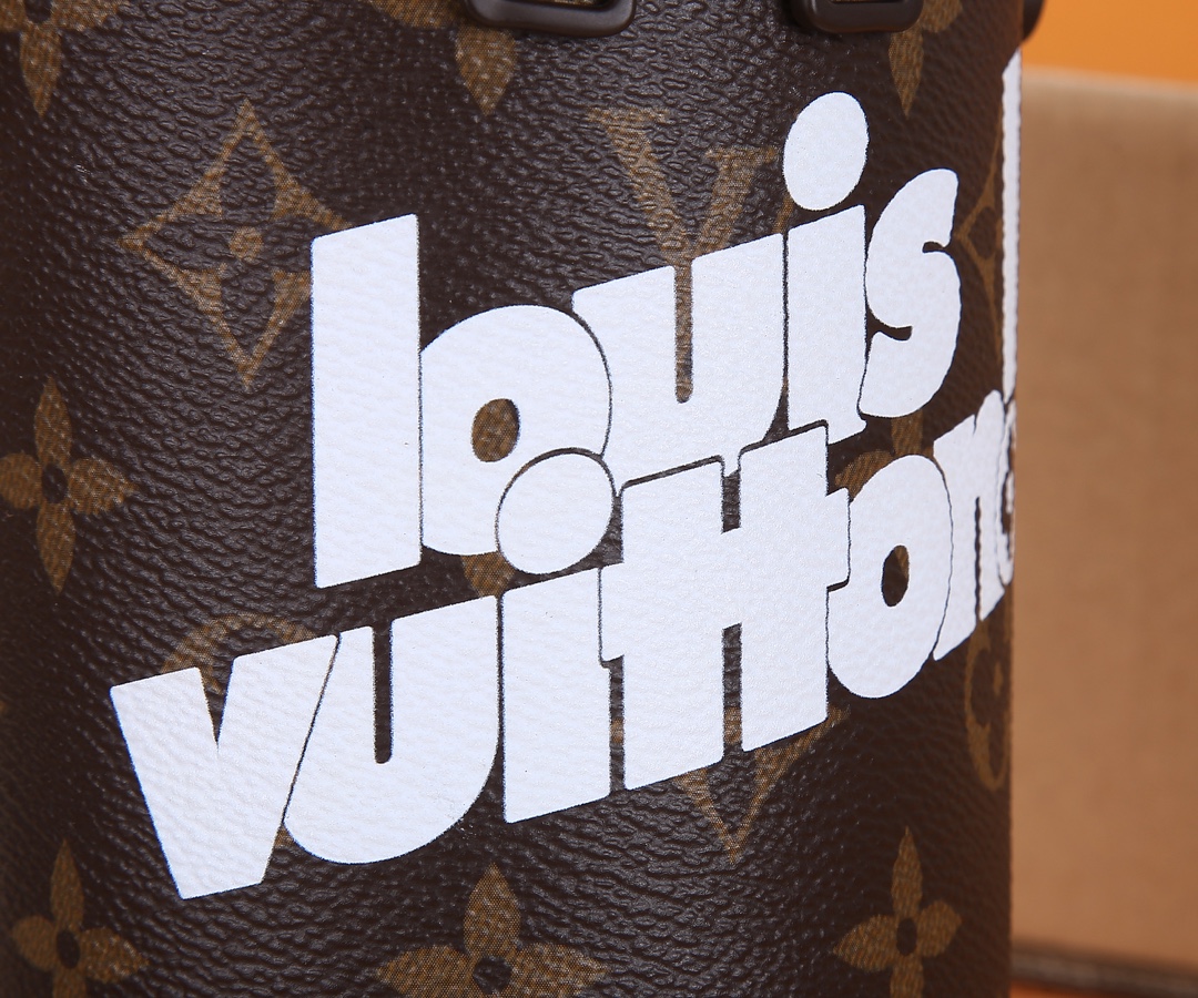 Louis Vuitton Everyday LV Coffee Cup Handbag, Model M80812 - Image 5