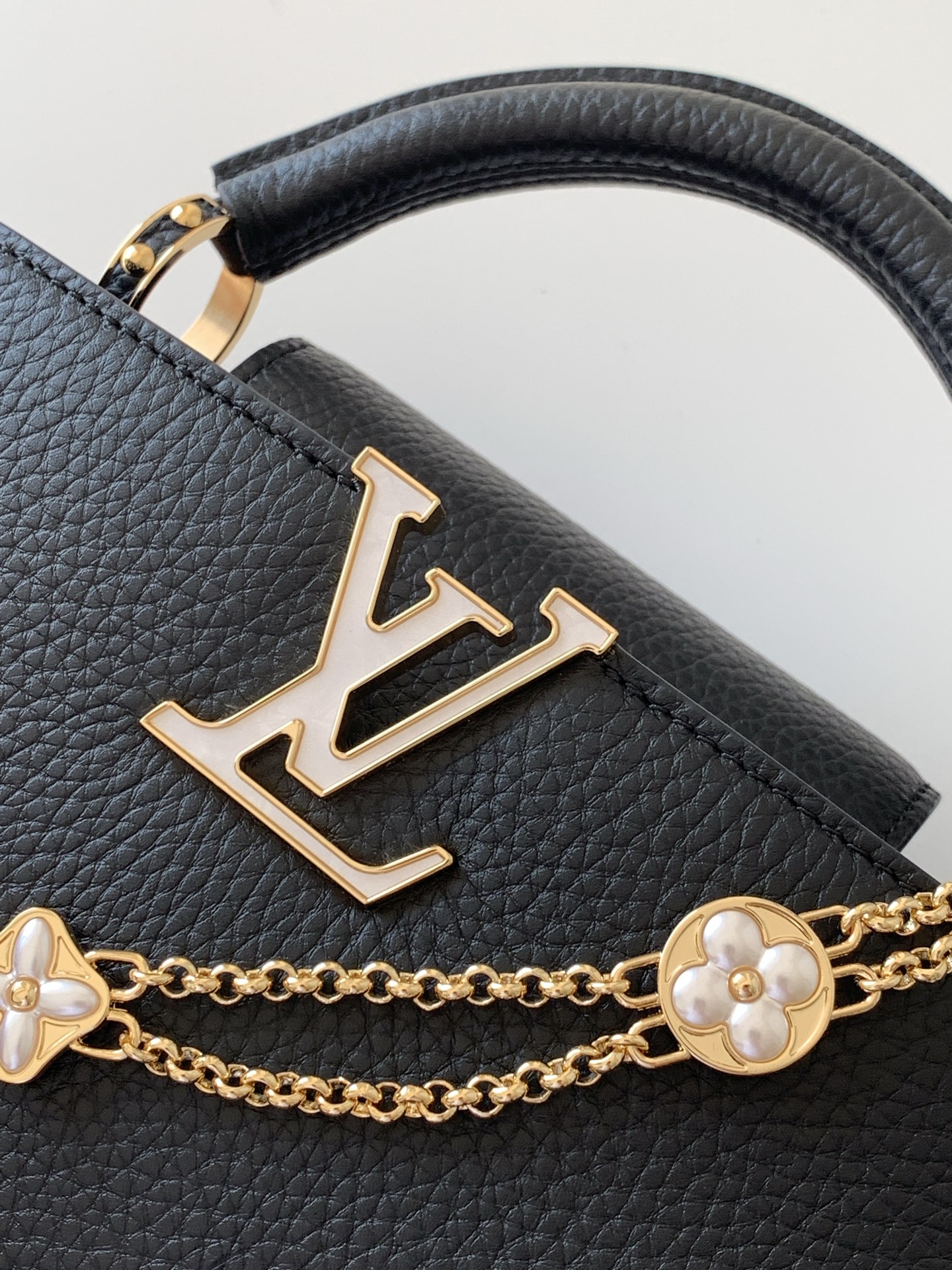 Louis Vuitton Capucines BB Handbag in Taurillon Leather - Image 5
