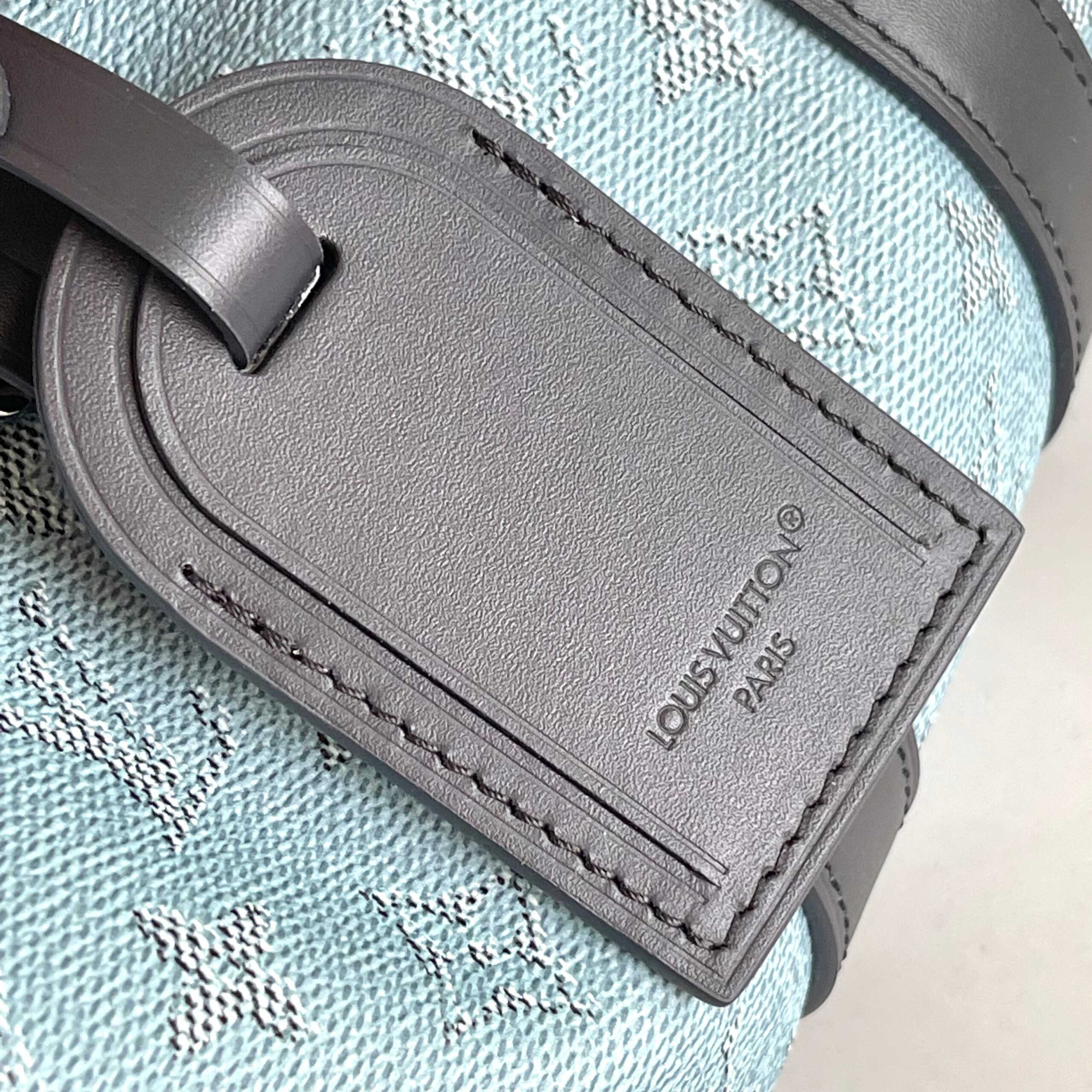 Louis Vuitton Keepall Bandoulière 25 Travel Bag in Monogram Surfin Canvas - Image 5