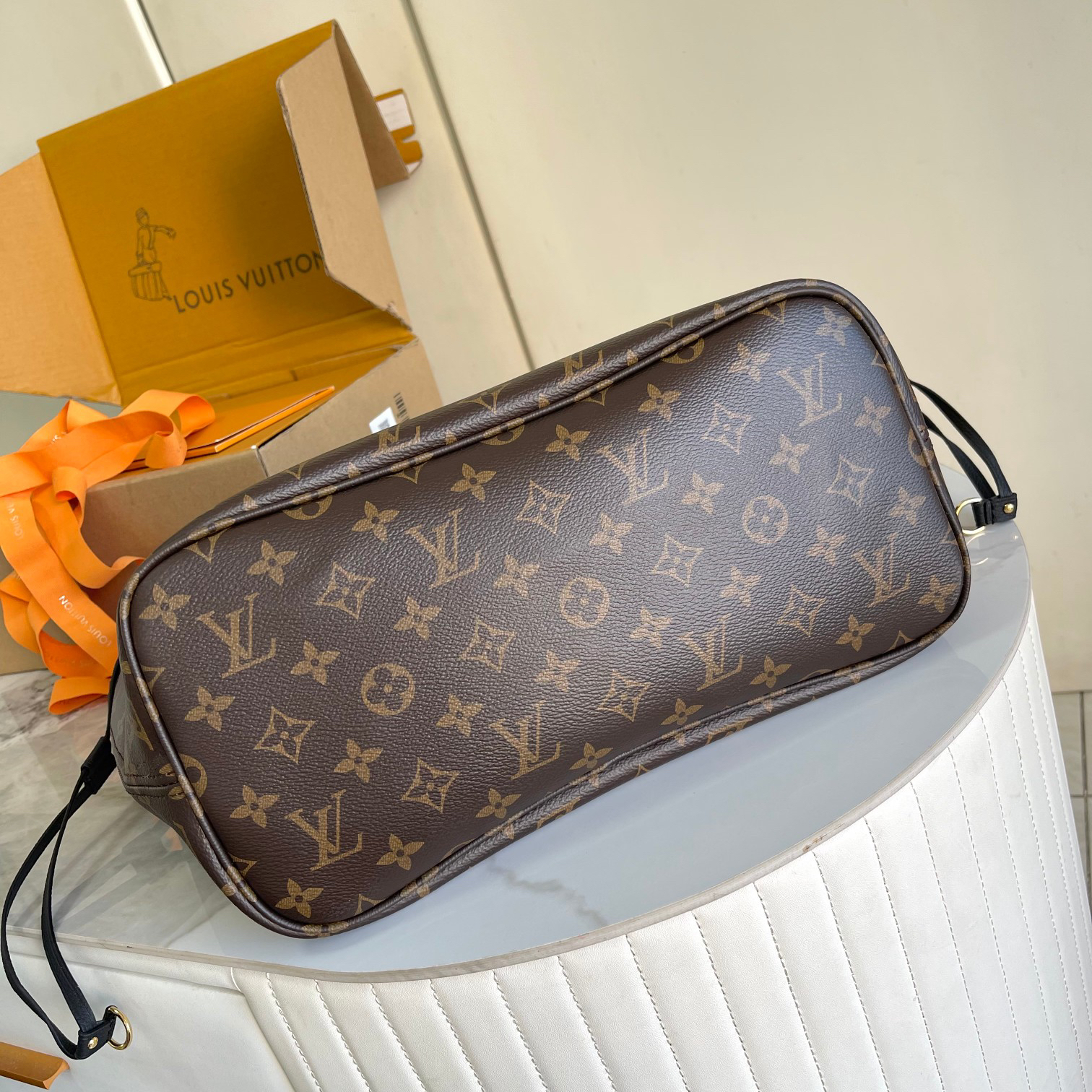 Louis Vuitton Neverfull Medium Tote Bag M11946, Black - Image 5