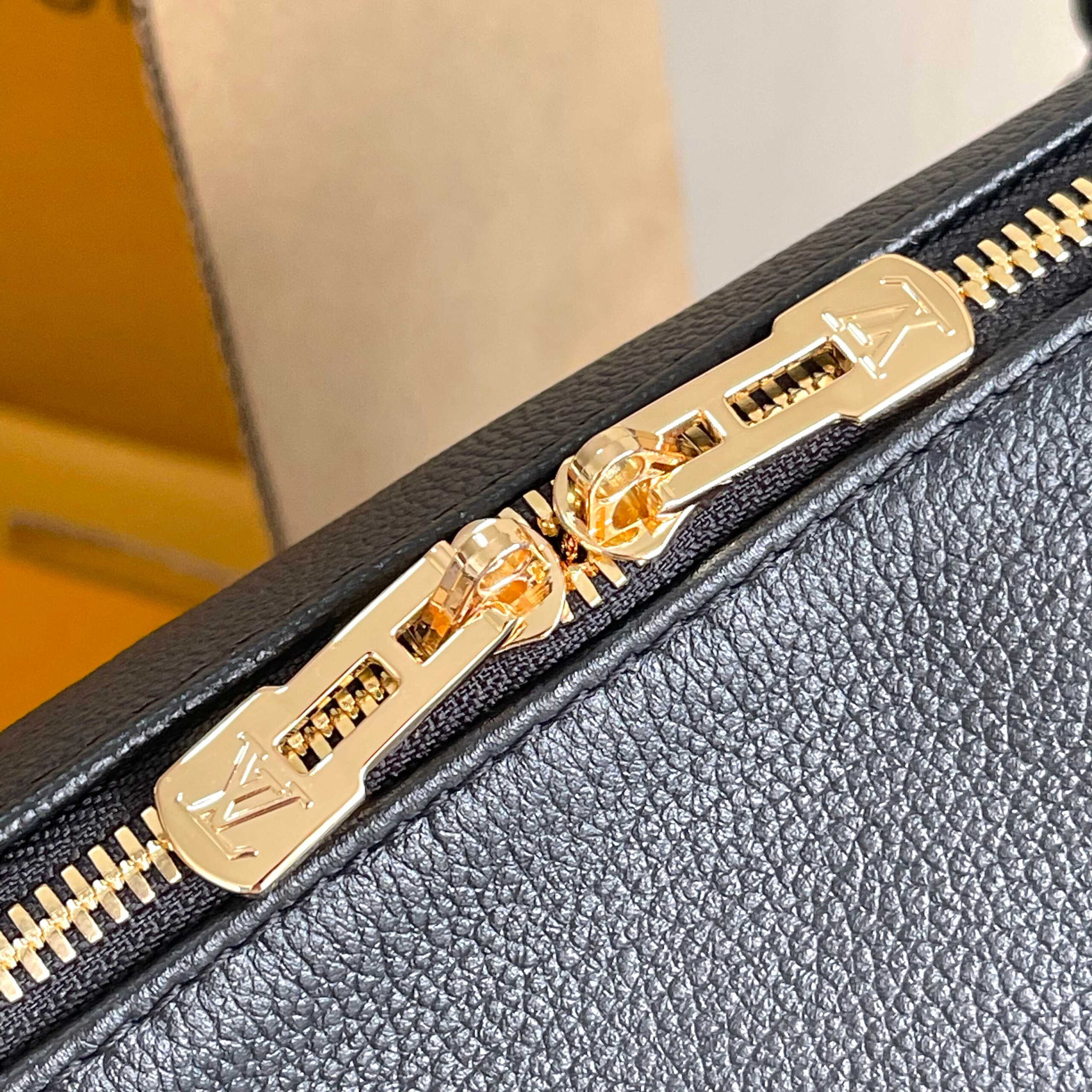Louis Vuitton Express Small Handbag - Image 5