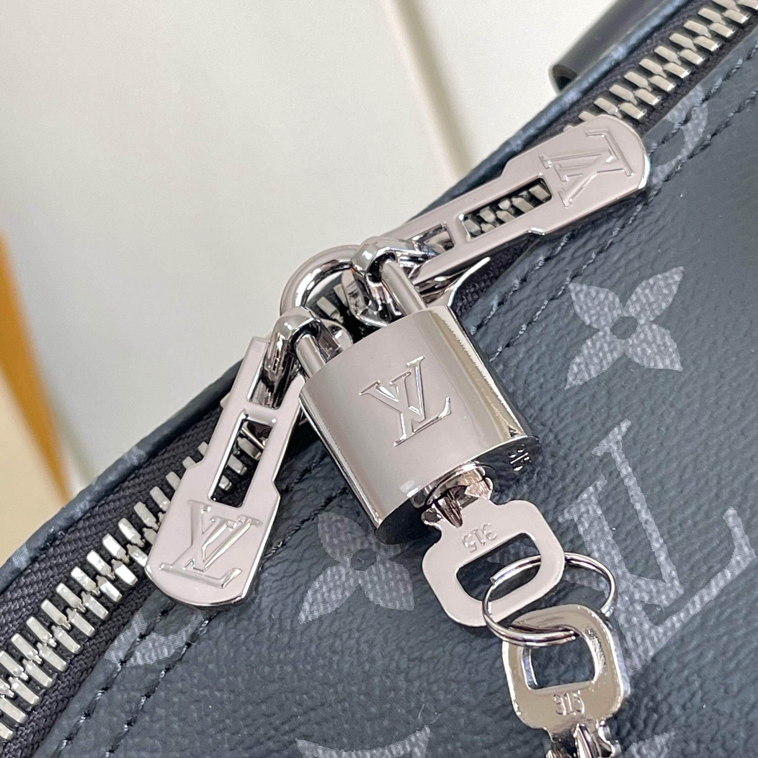 Louis Vuitton Keepall Bandouliere 55 Monogram Eclipse Travel Bag - Image 5