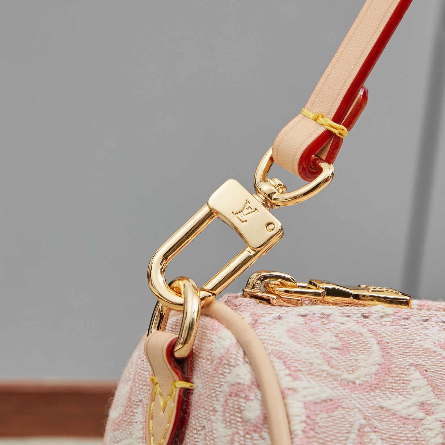 Louis Vuitton Pochette Papillon M29881 Monogram Emblème Handbag - Image 5