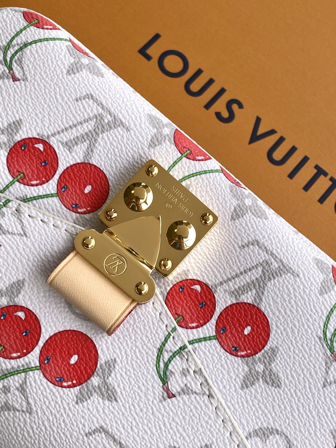 Louis Vuitton Pochette Métis East West Handbag in Monogram Cherry - Image 5