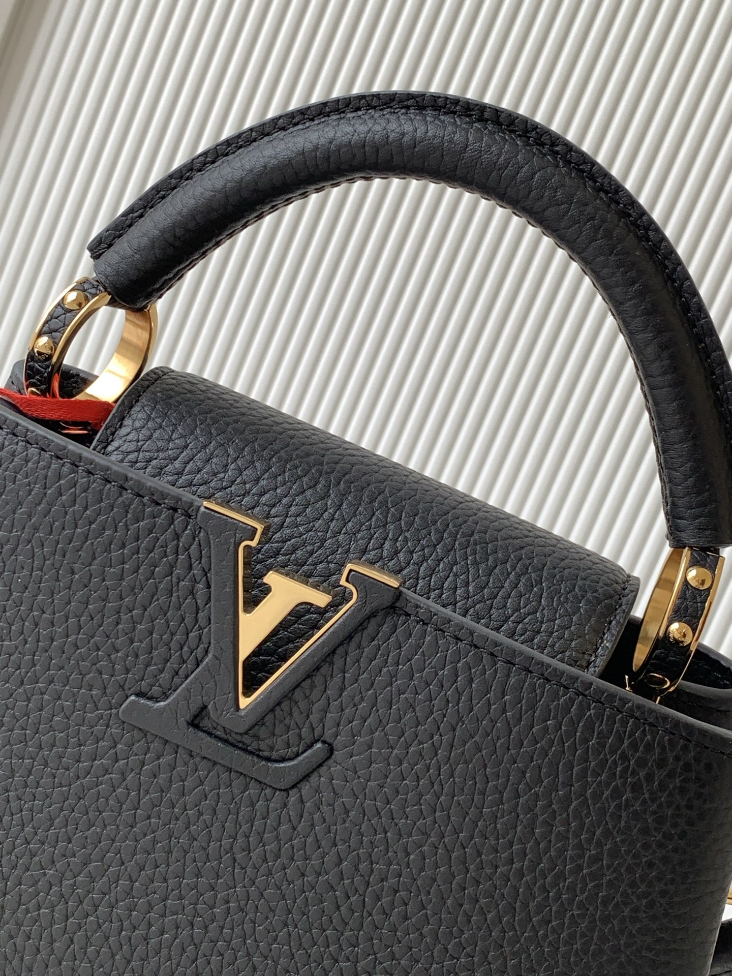 Louis Vuitton Capucines M00014 Handbag - Image 5
