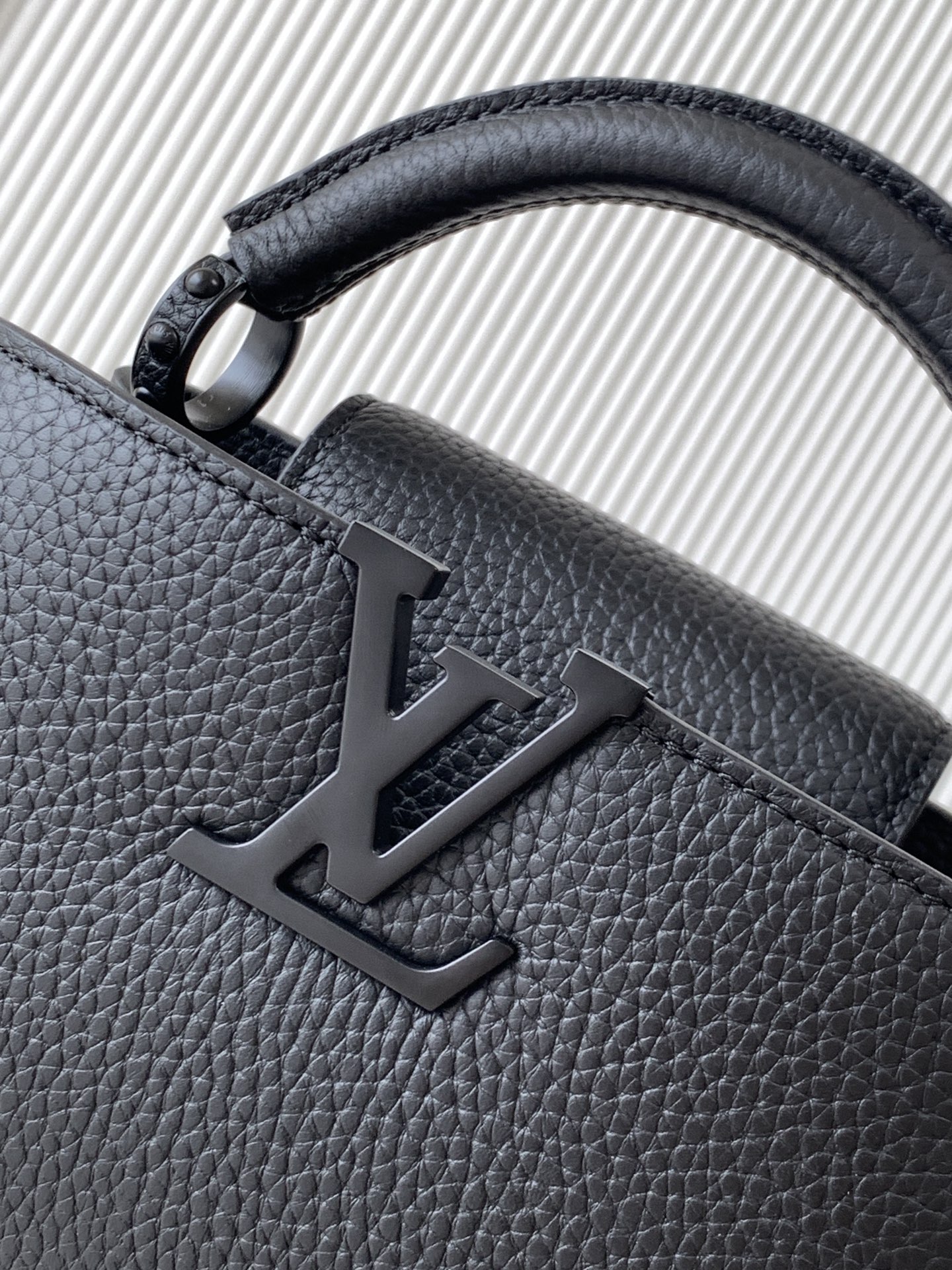 Capucines BB Handbag in Black - Image 5