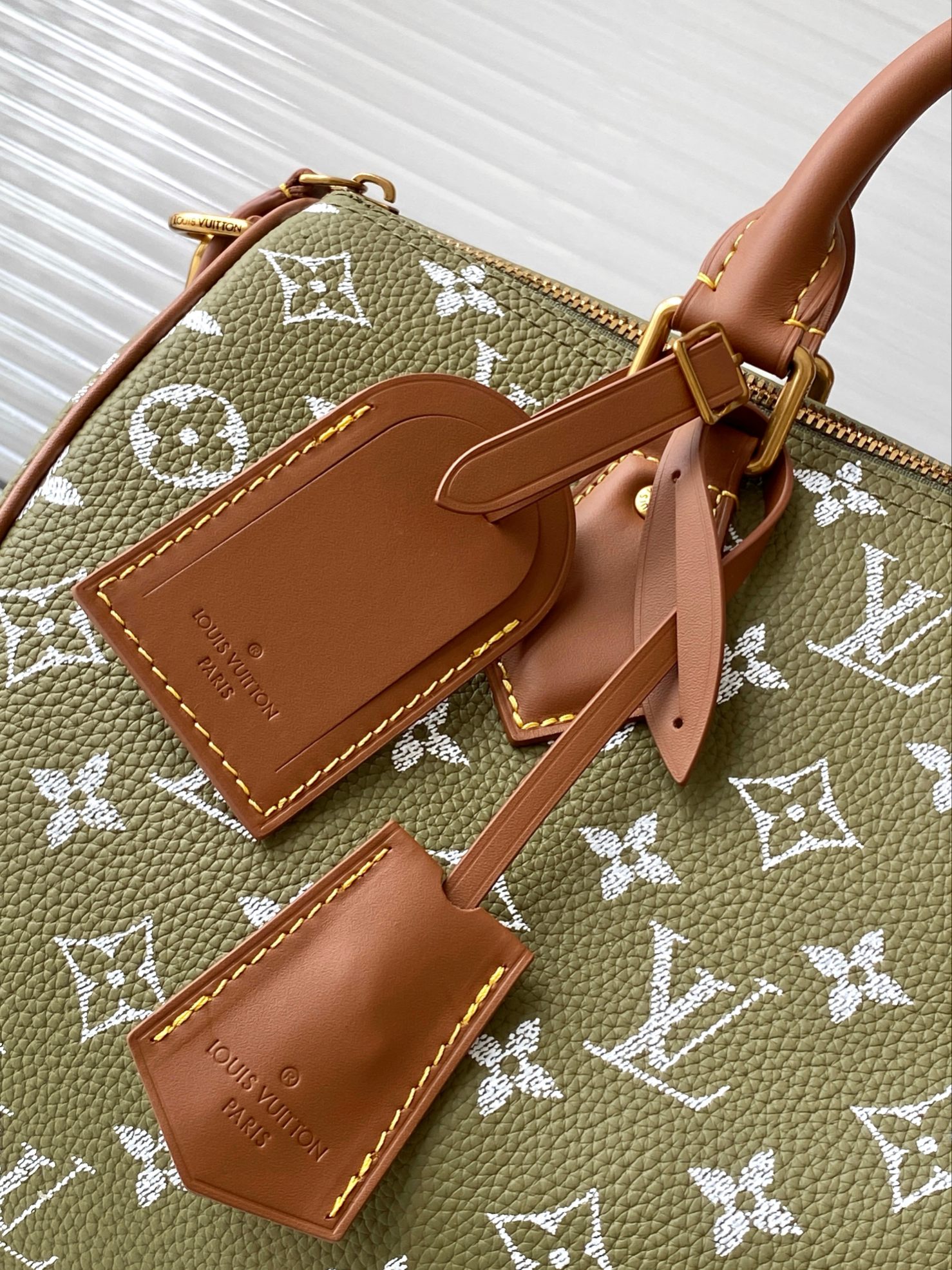 Speedy P9 Bandoulière 30 Handbag in Green Monogram Leather - Image 5