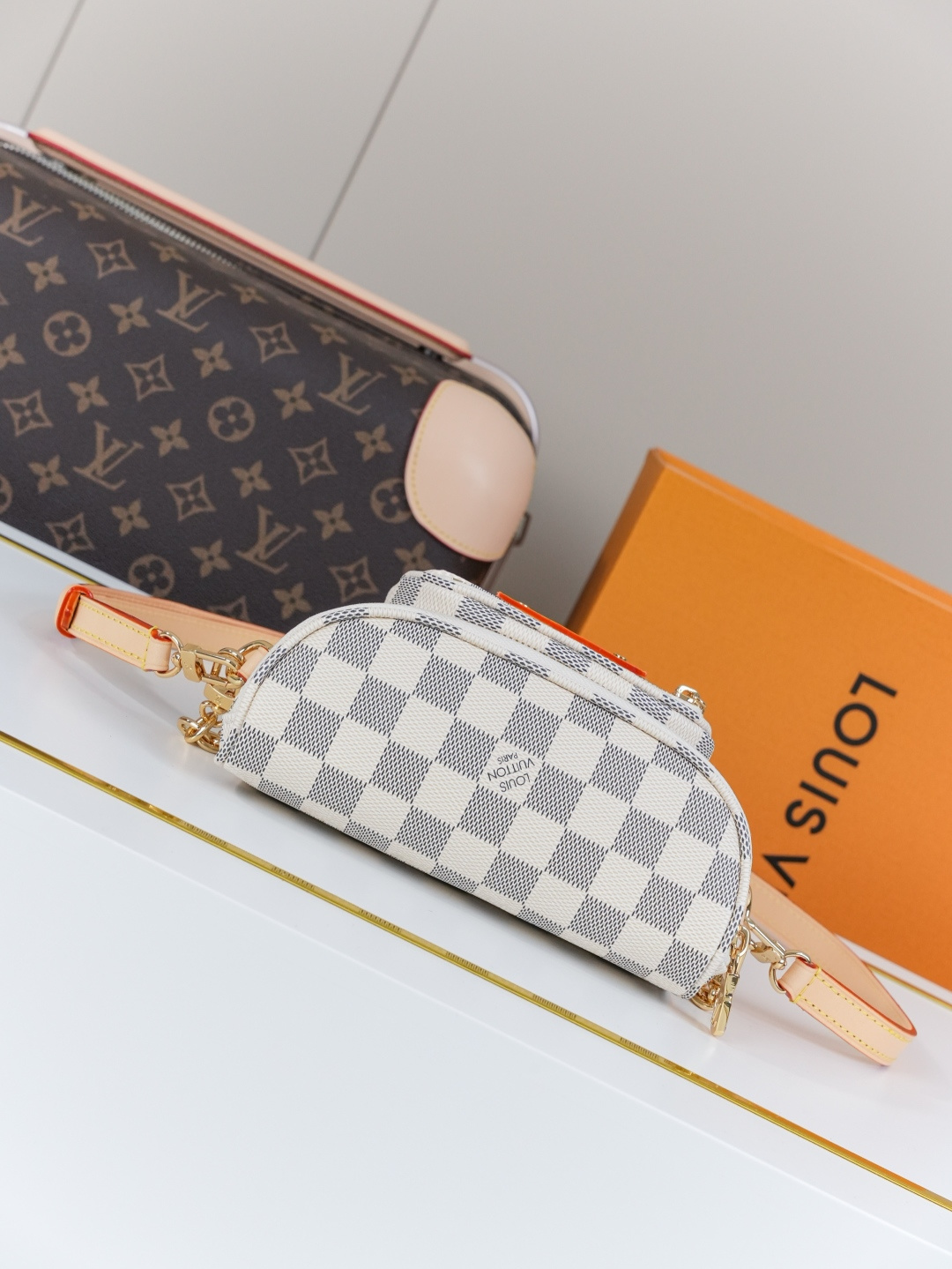 Louis Vuitton Mini Bumbag M00130 White Monogram - Image 5
