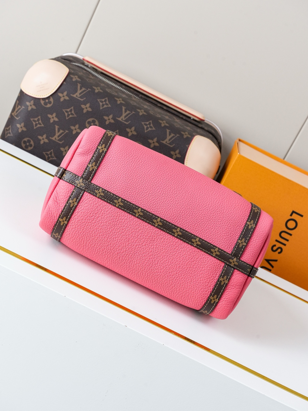 Louis Vuitton Express Small Handbag in Monogram Canvas - Image 5