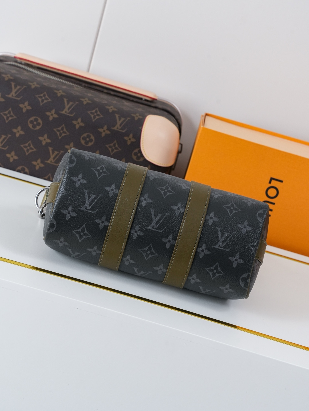 Louis Vuitton Keepall Bandoulière 25 Monogram Eclipse Travel Bag - Image 5