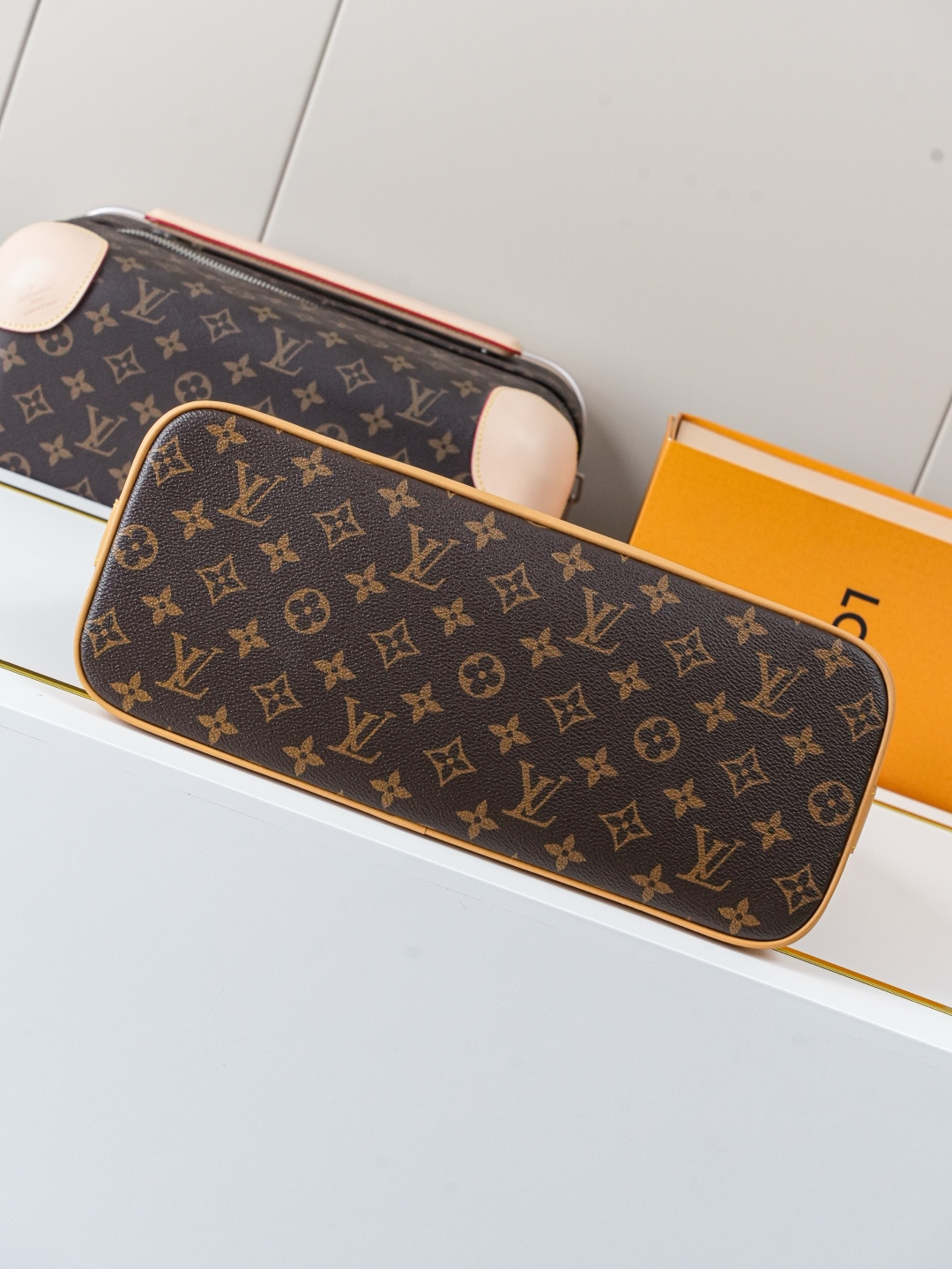 Louis Vuitton Alma Soft Medium Handbag in Monogram Canvas - Image 5