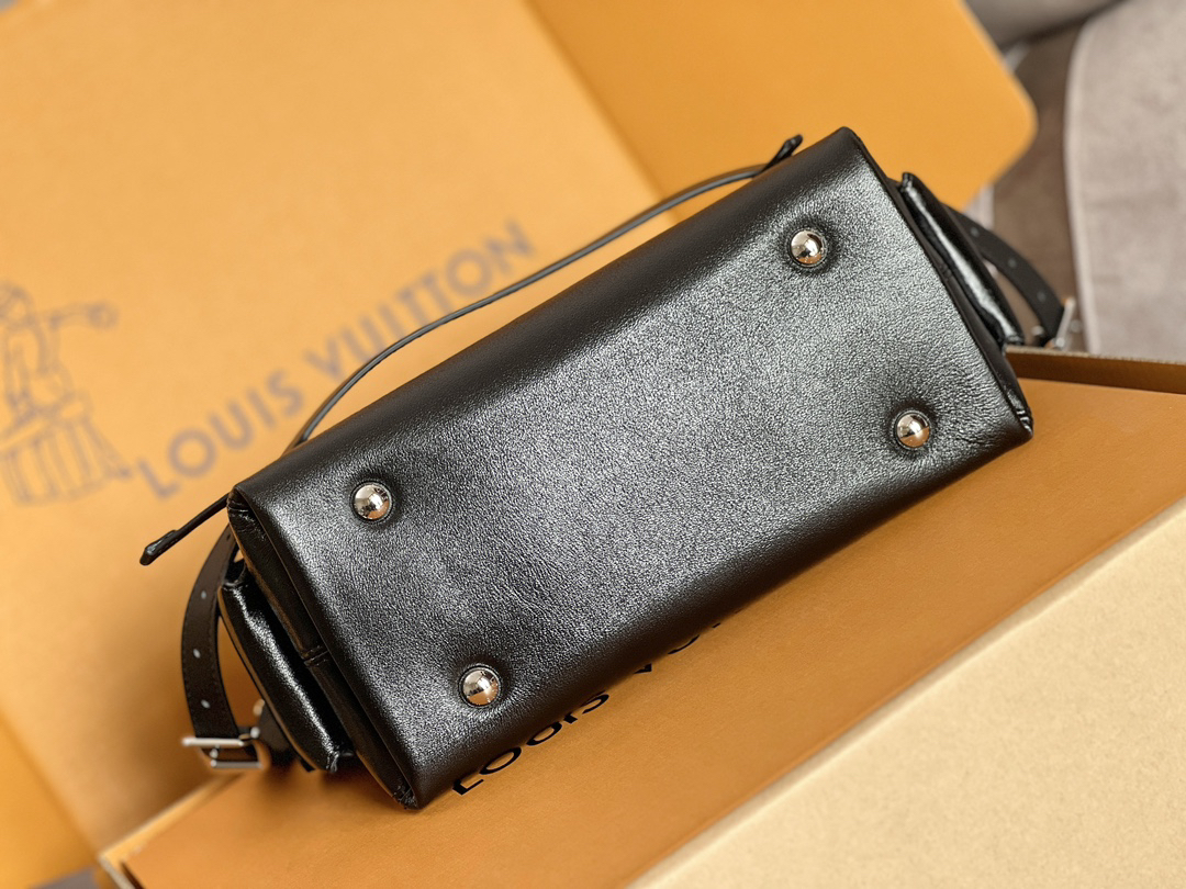 Louis Vuitton CarryAll Cargo Small Leather Shoulder Bag M24861 - Image 5