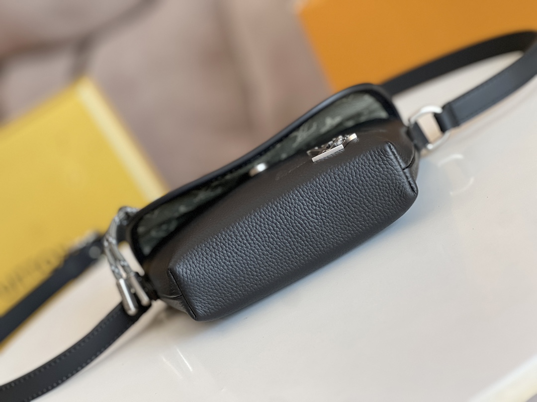 Louis Vuitton M12618 Pulse Mini Handbag - Image 5