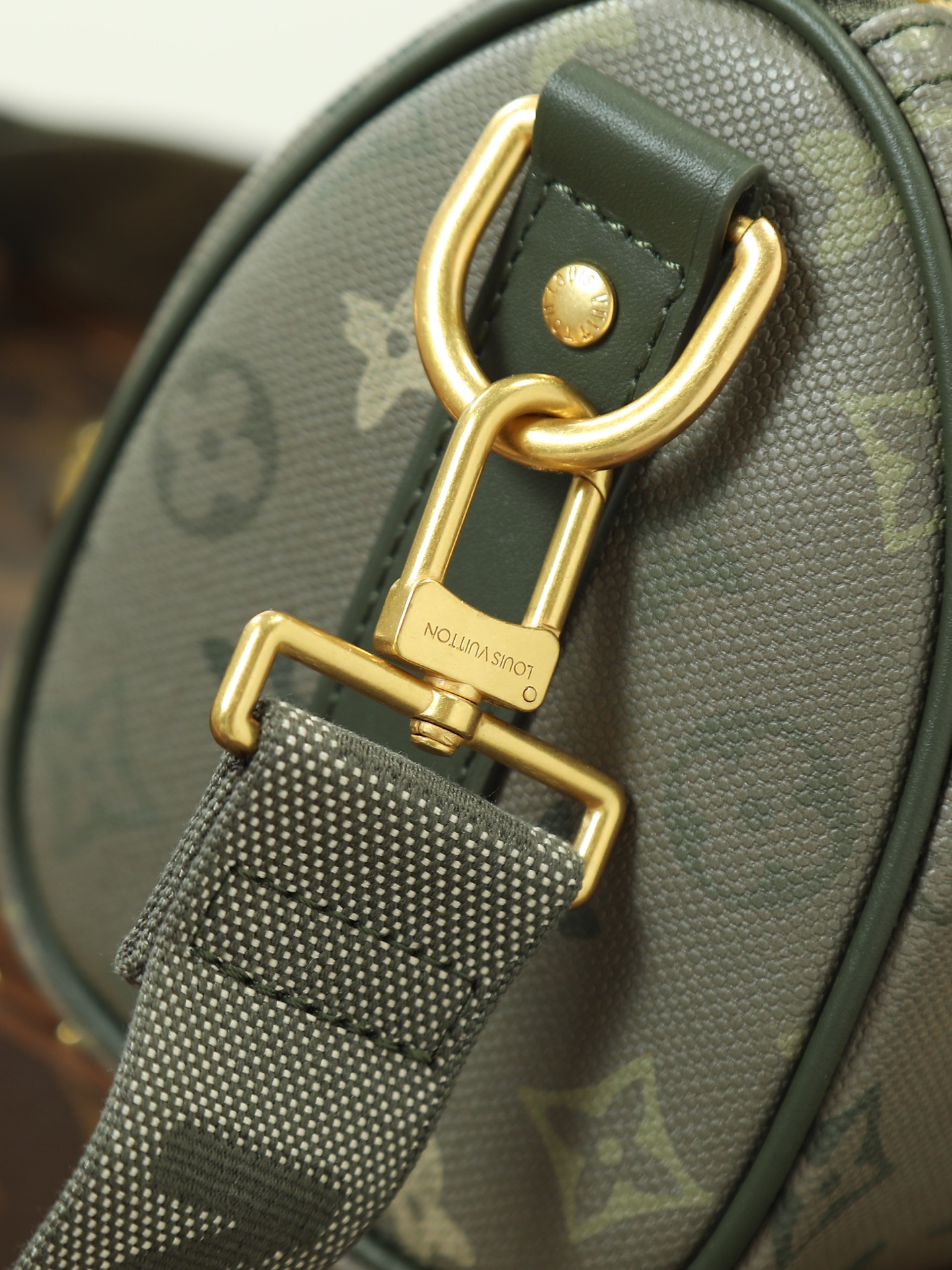 Louis Vuitton Keepall Bandouliere 25 Travel Bag in Monogram Surplus - Image 5