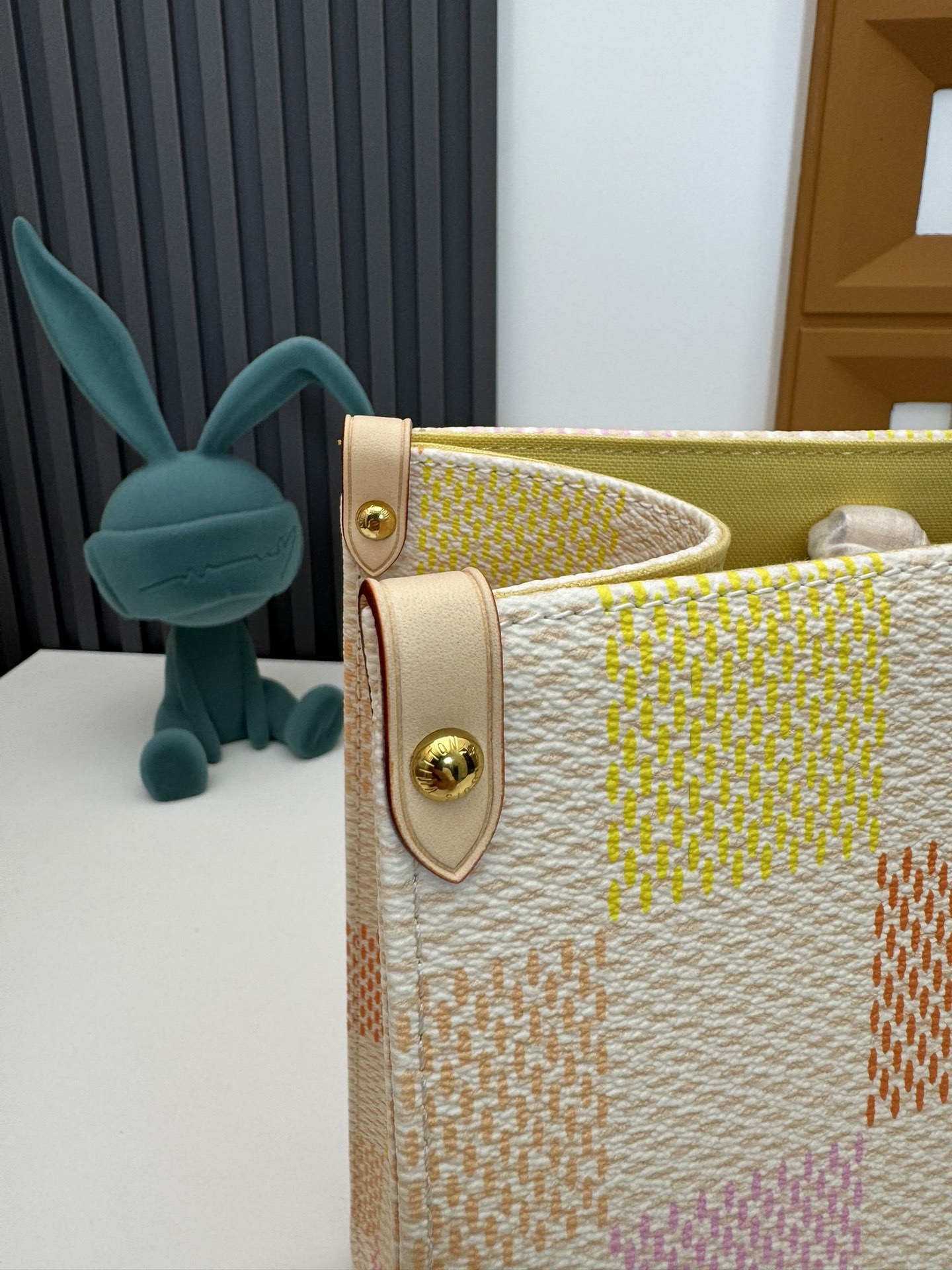 Louis Vuitton OnTheGo MM Monogram Checkerboard Tote Bag - Image 5