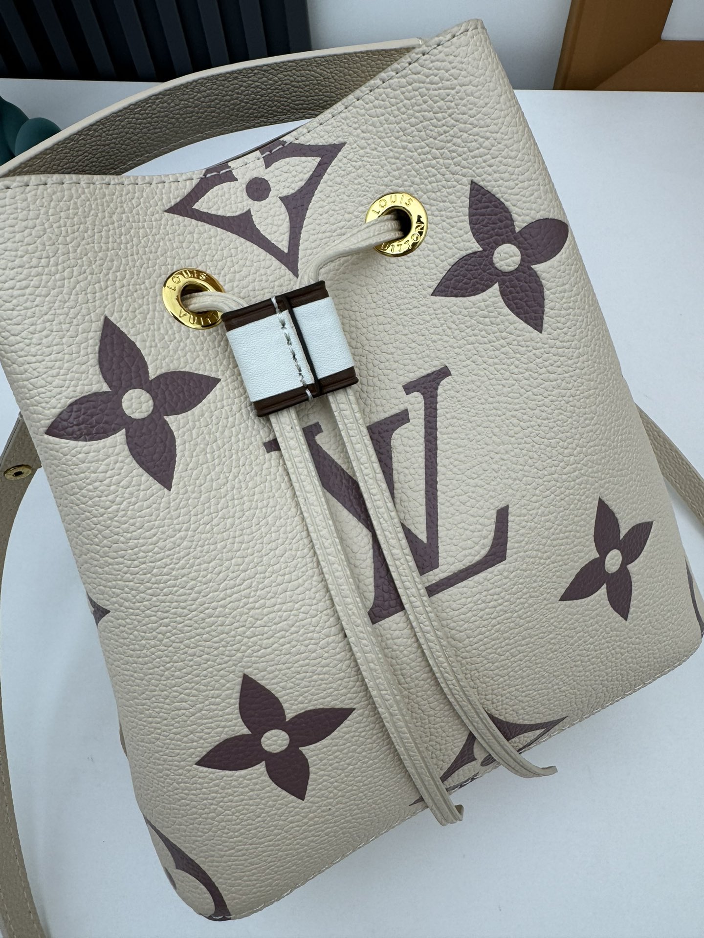 Louis Vuitton NeoNoe BB Handbag - Image 5