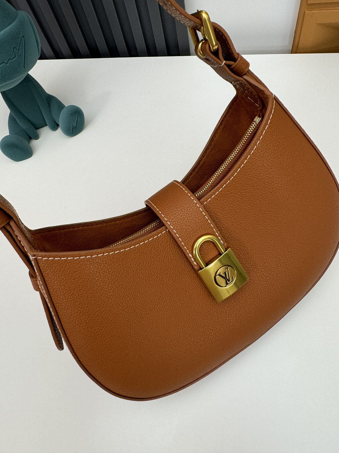 Louis Vuitton Low Key Shoulder Bag M24611 / M24885 / M24990 - Image 5