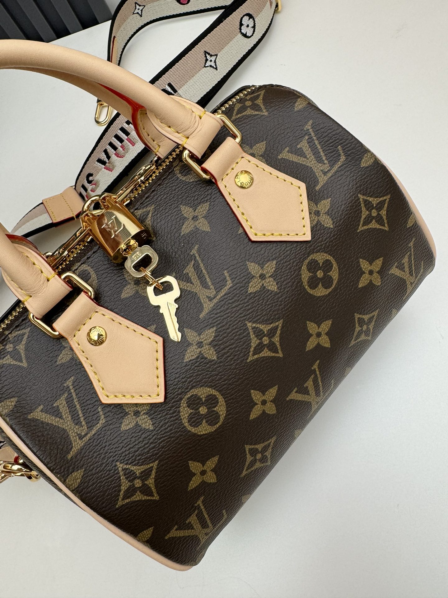 Louis Vuitton Speedy Bandouliere 20 Handbag - Image 5