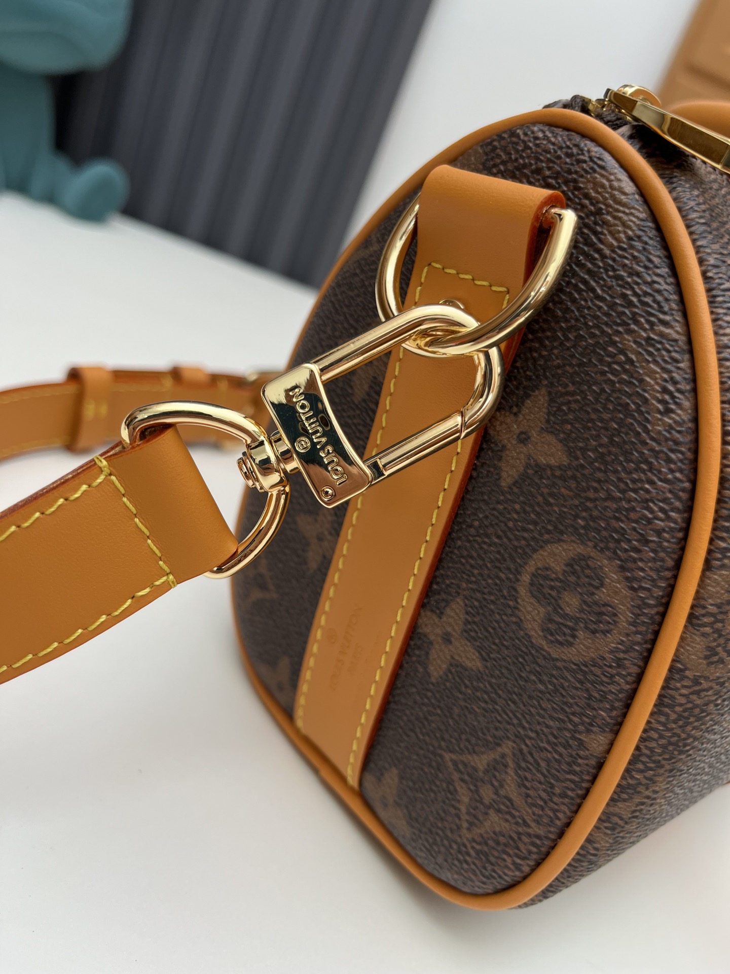 Louis Vuitton Keepall Bandouliere 25 Travel Bag in Monogram Dust Canvas - Image 5