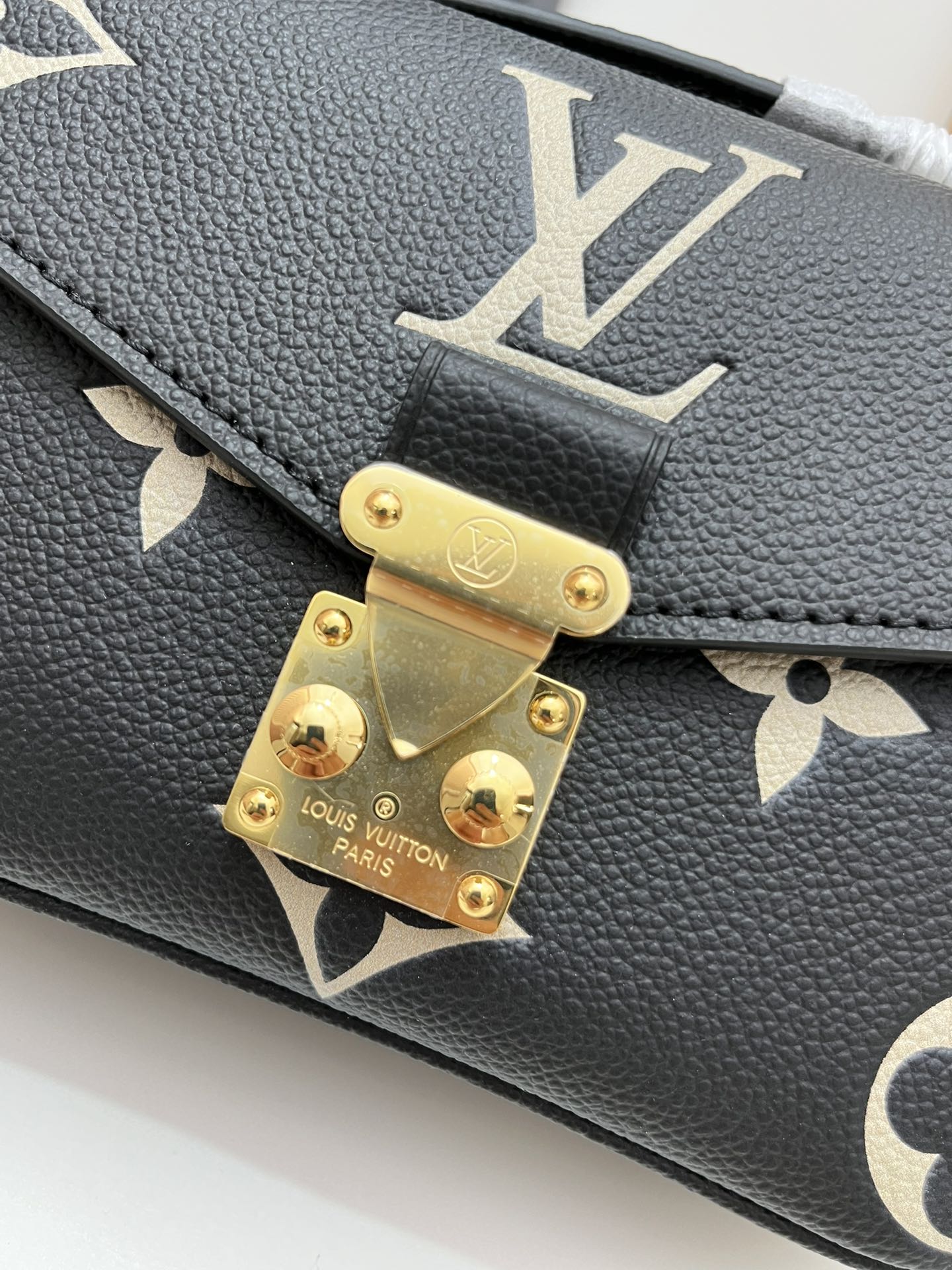 Louis Vuitton Pochette Metis East West Monogram Empreinte Leather Handbag - Image 5