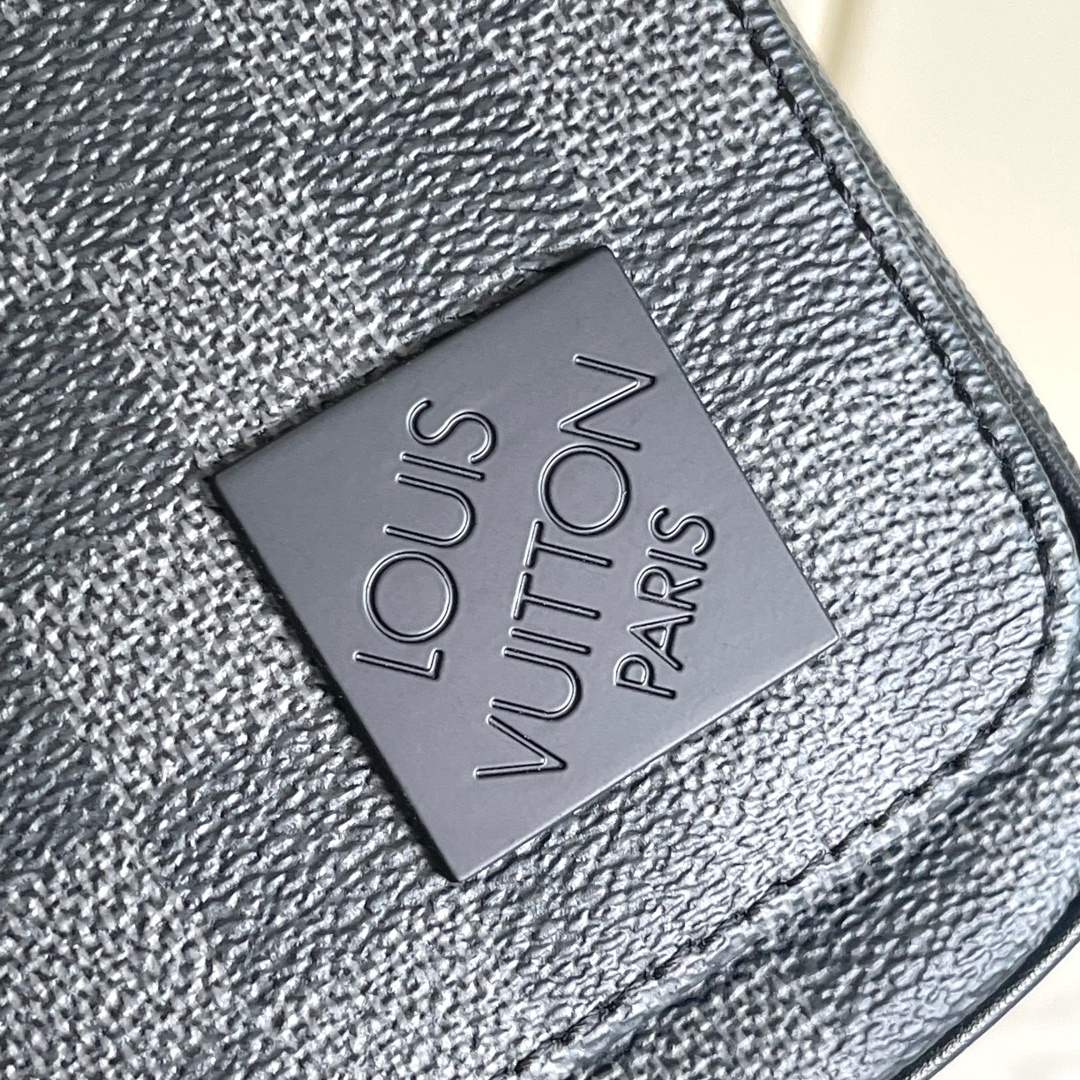 Louis Vuitton District Small Messenger Bag in Damier Graphite - Image 5