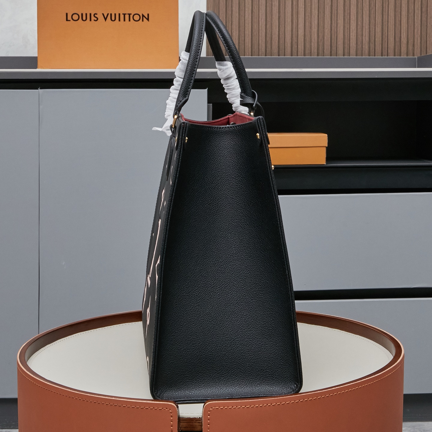 Louis Vuitton Onthego Large Black Silk-Print Tote Bag M45945 - Image 5