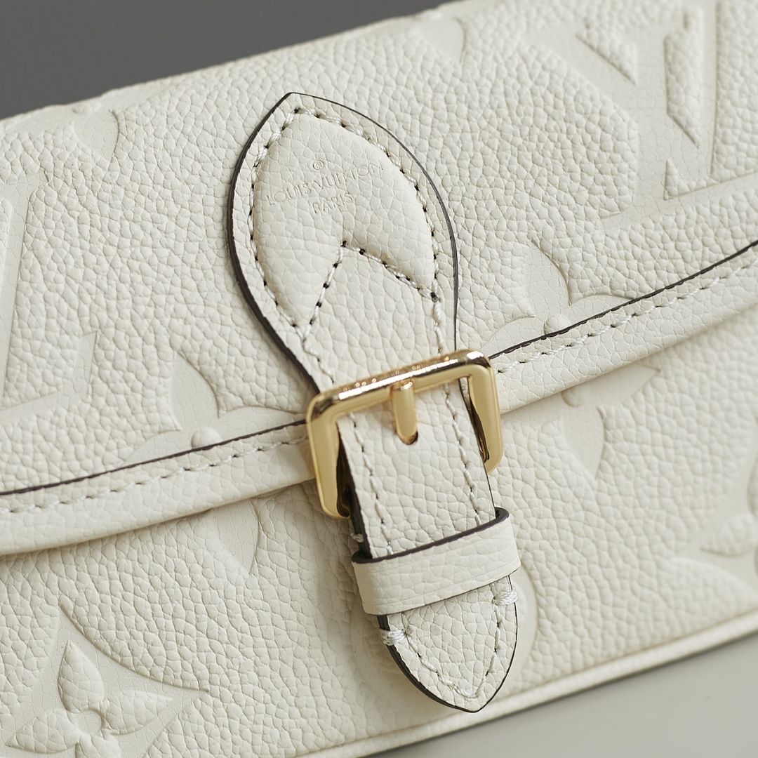 Saint Laurent Nano Diane Handbag M83566 - Image 5