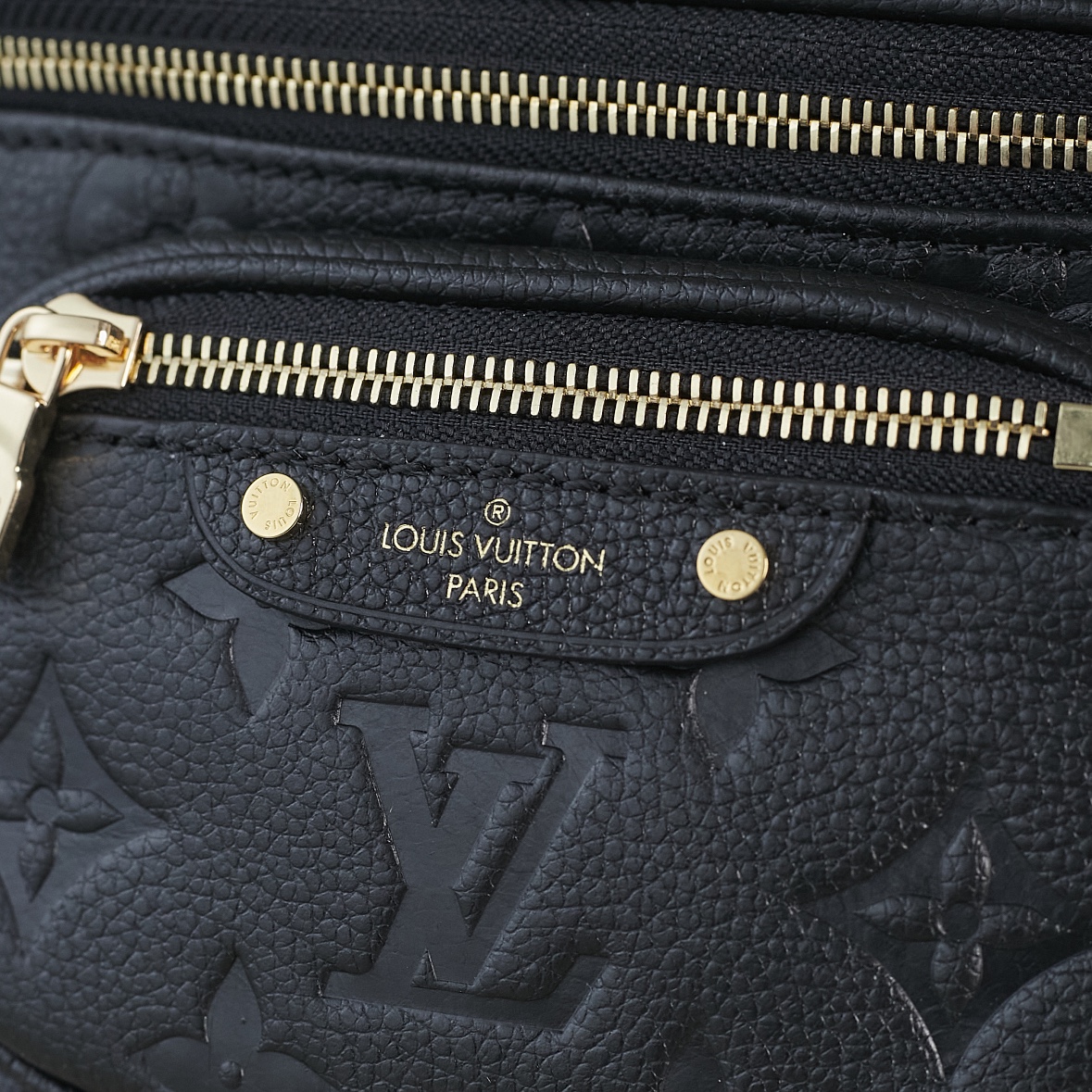Louis Vuitton Mini Bumbag LV Gradient - Image 5