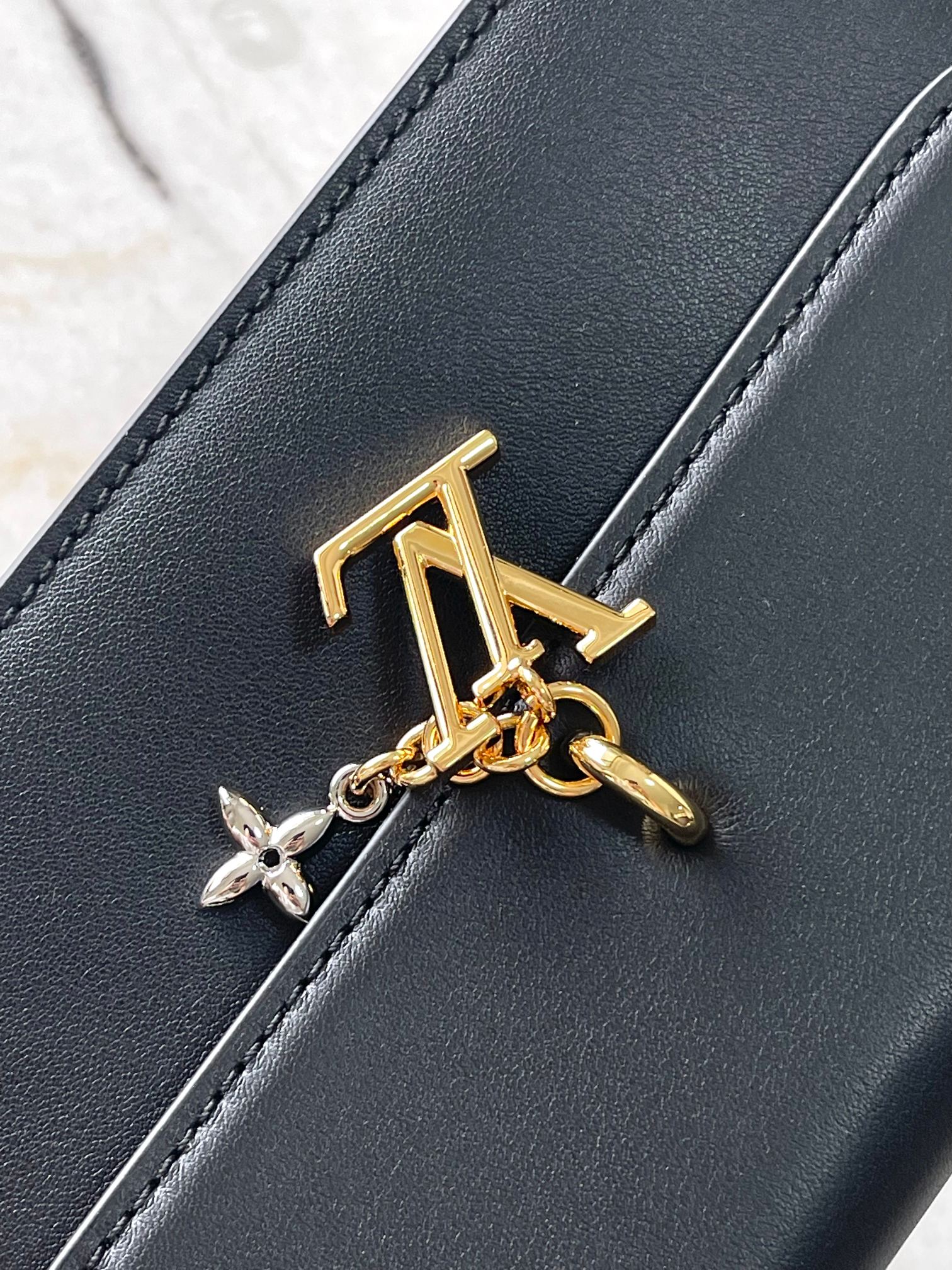 Louis Vuitton LV Bloom Wallet on Chain - Image 5