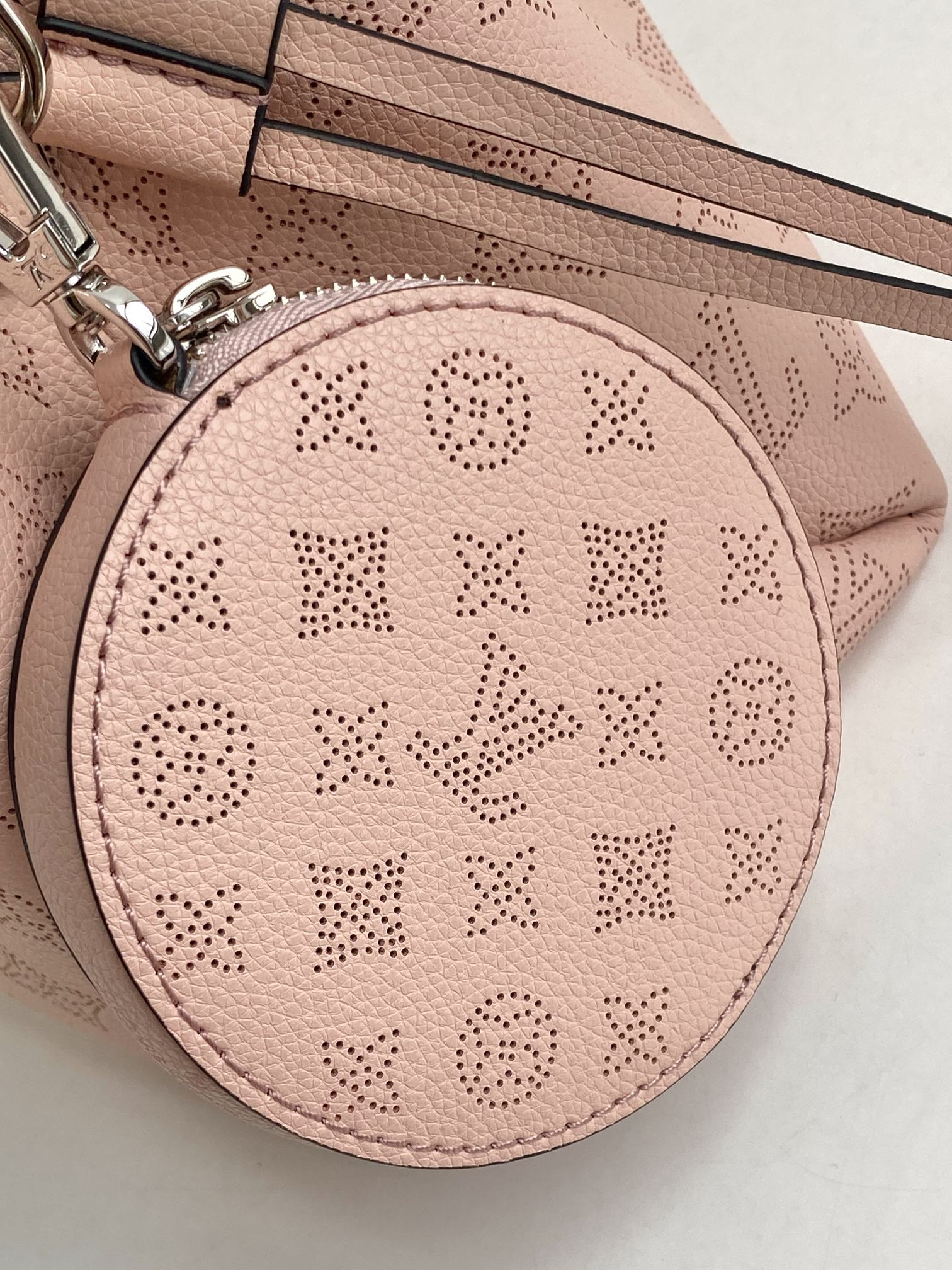 Louis Vuitton Bella Bucket Bag with Coin Purse - Image 5