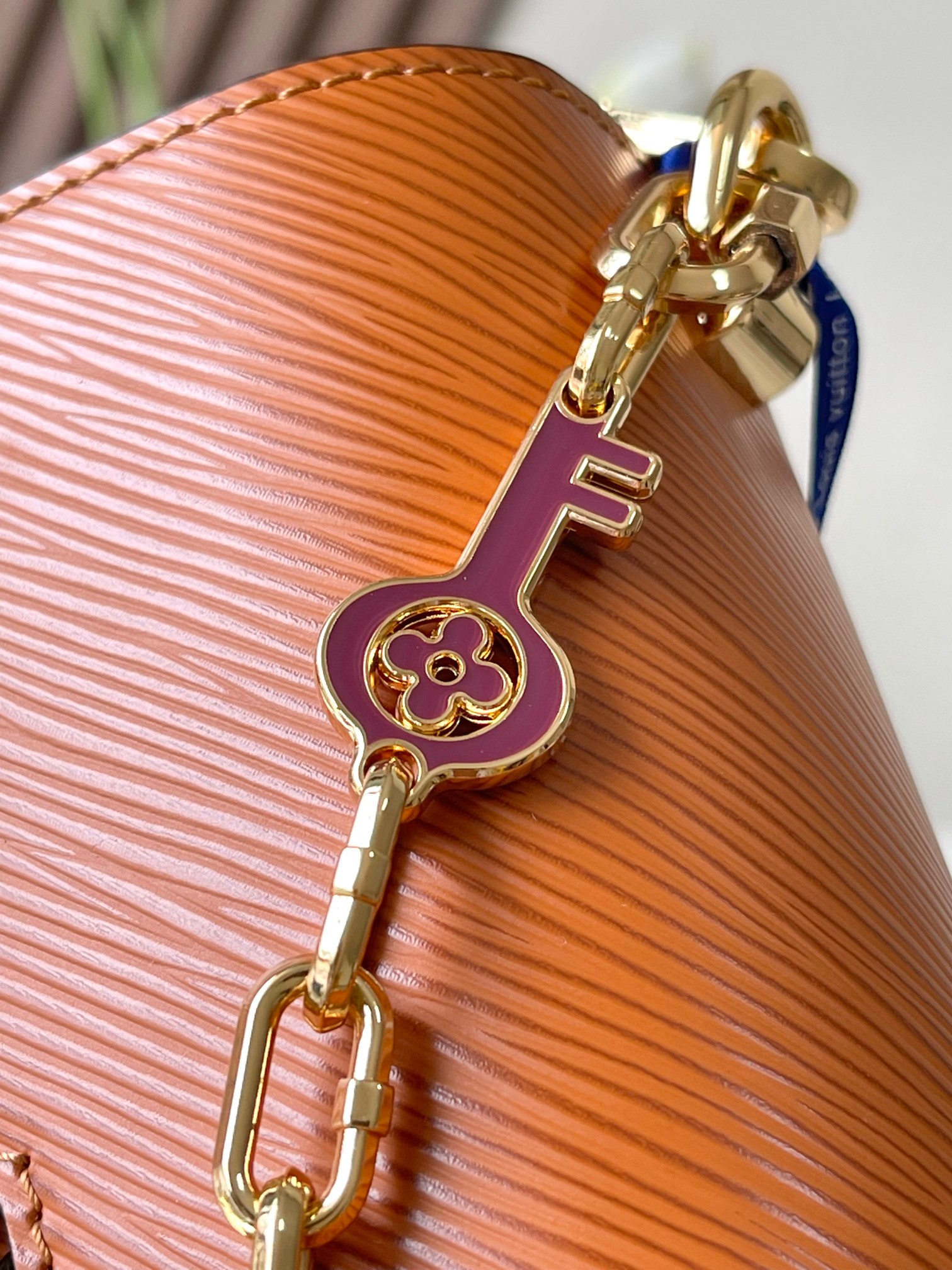 Louis Vuitton Twist Medium Handbag - Image 5