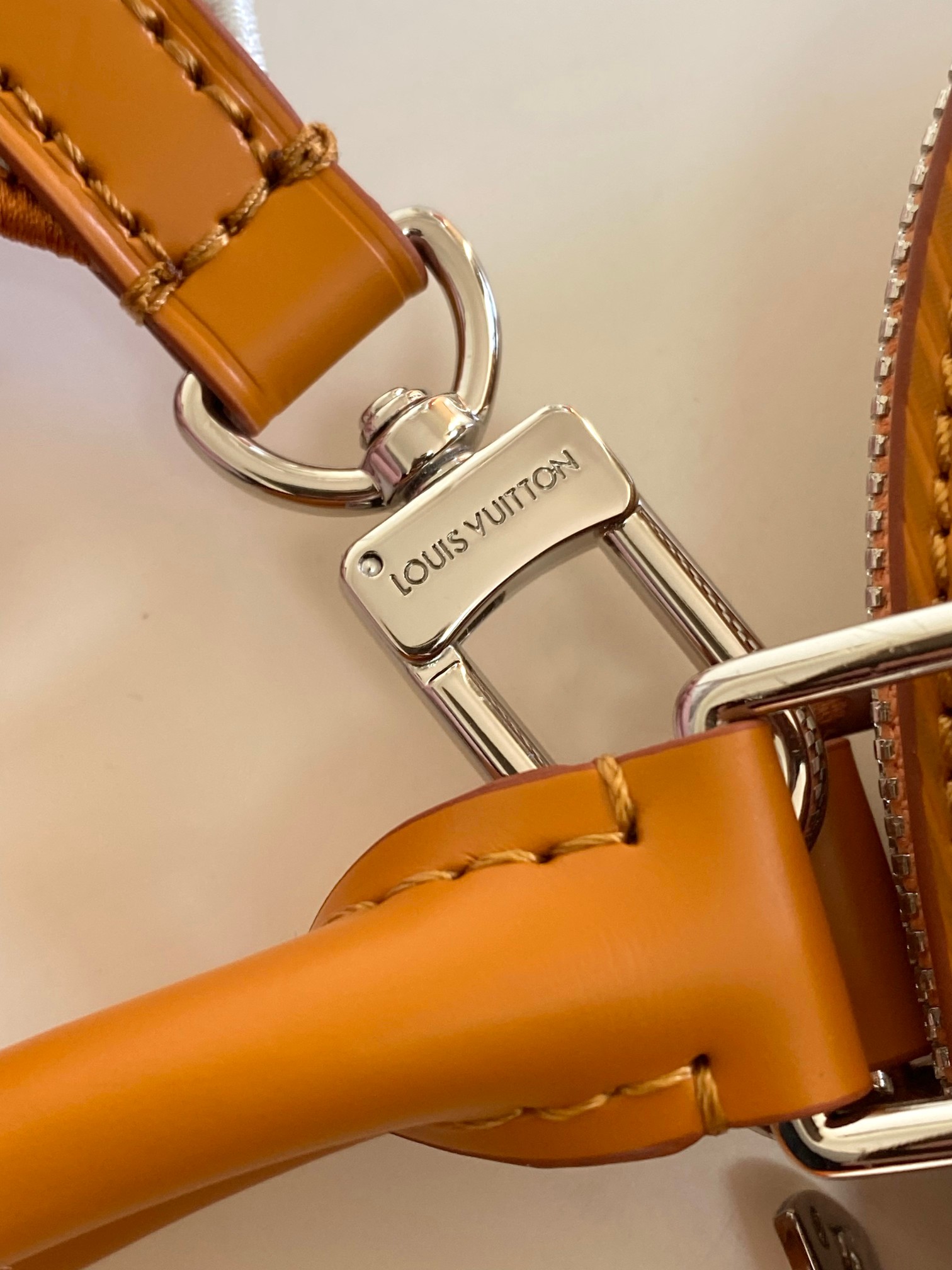 Louis Vuitton Alma BB Epi Leather Handbag - Image 5