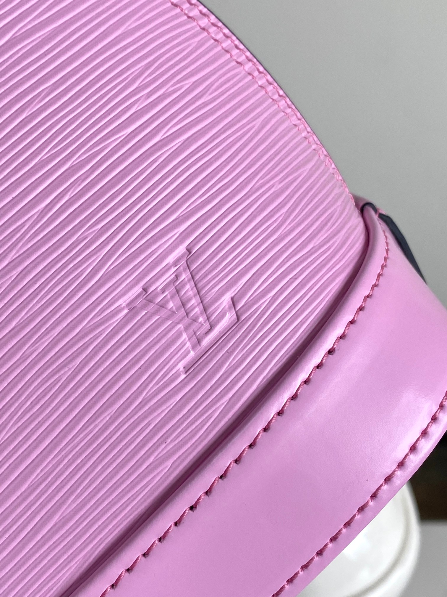 Louis Vuitton Alma BB Handbag in Epi Leather - Image 5
