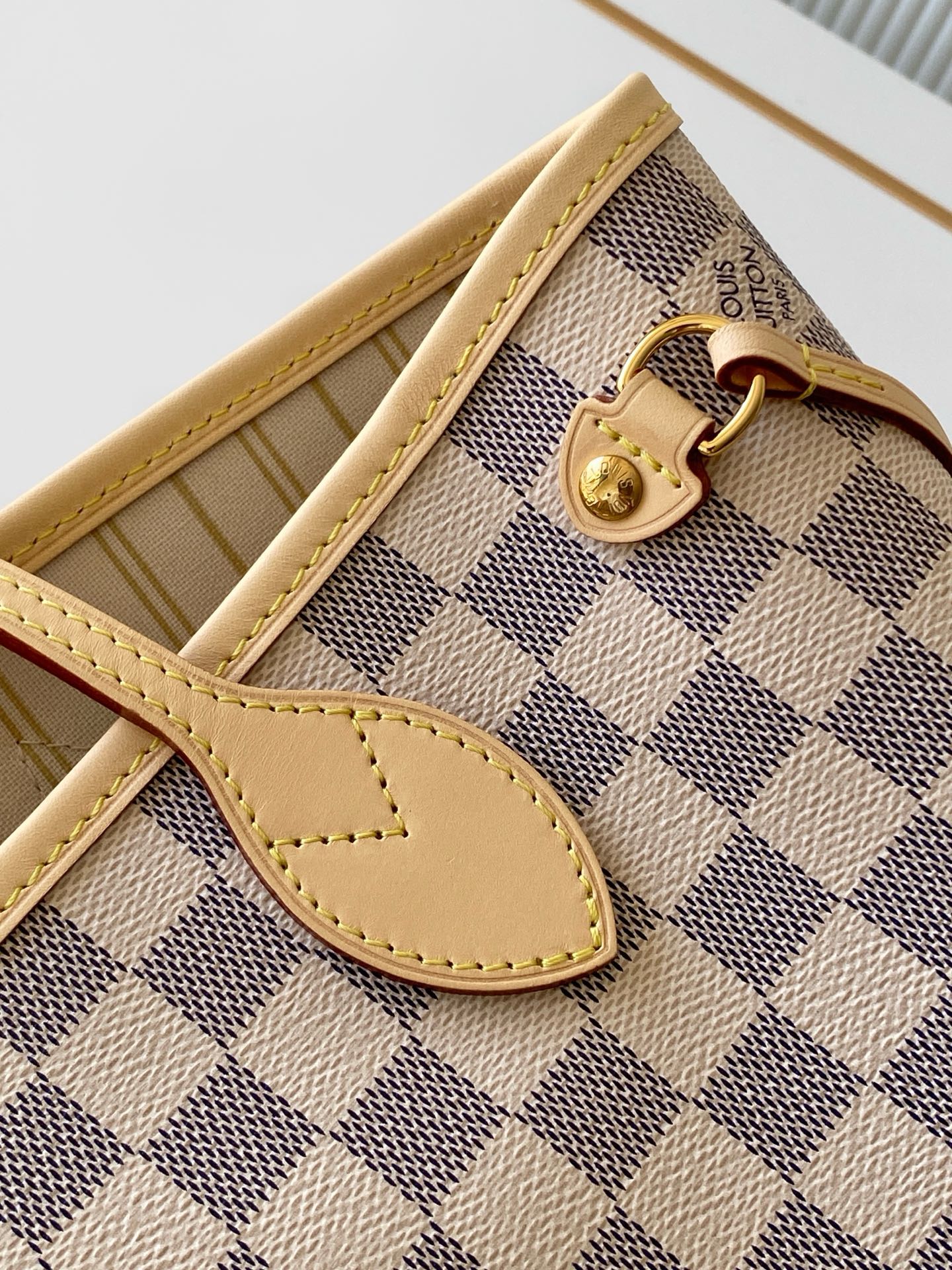 Louis Vuitton Neverfull Small Handbag - Image 5