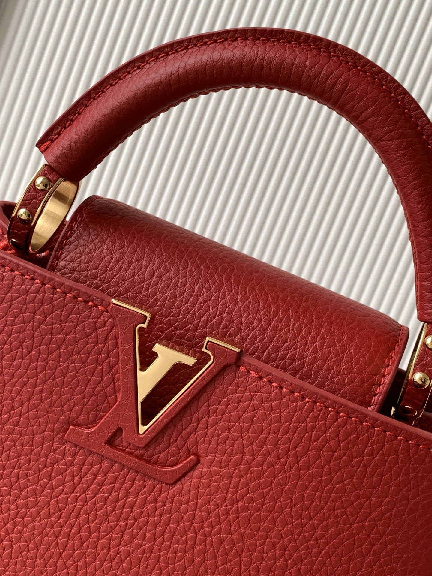 Louis Vuitton Capucines M00014 Handbag - Image 5